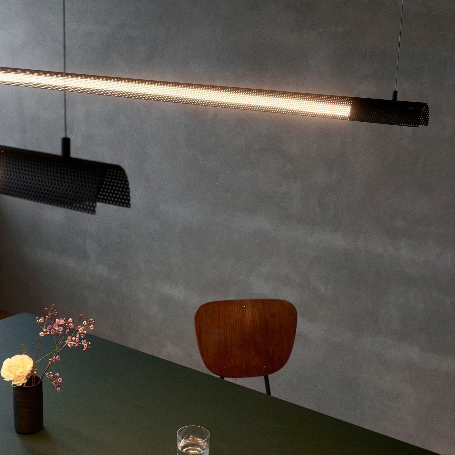 Radent pendant long black