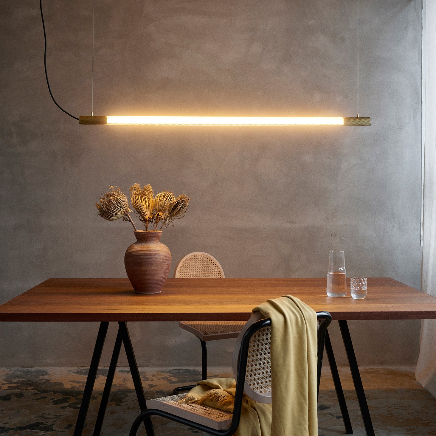 Radent pendant long brass