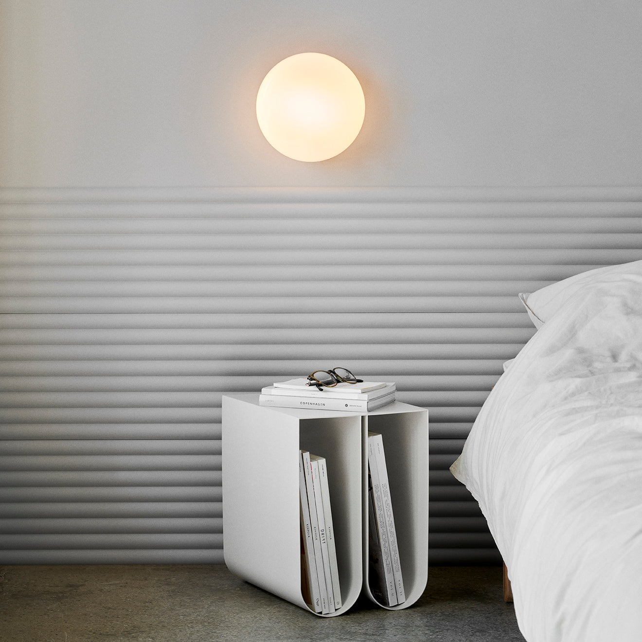 Opa wall lamp opal glass / black