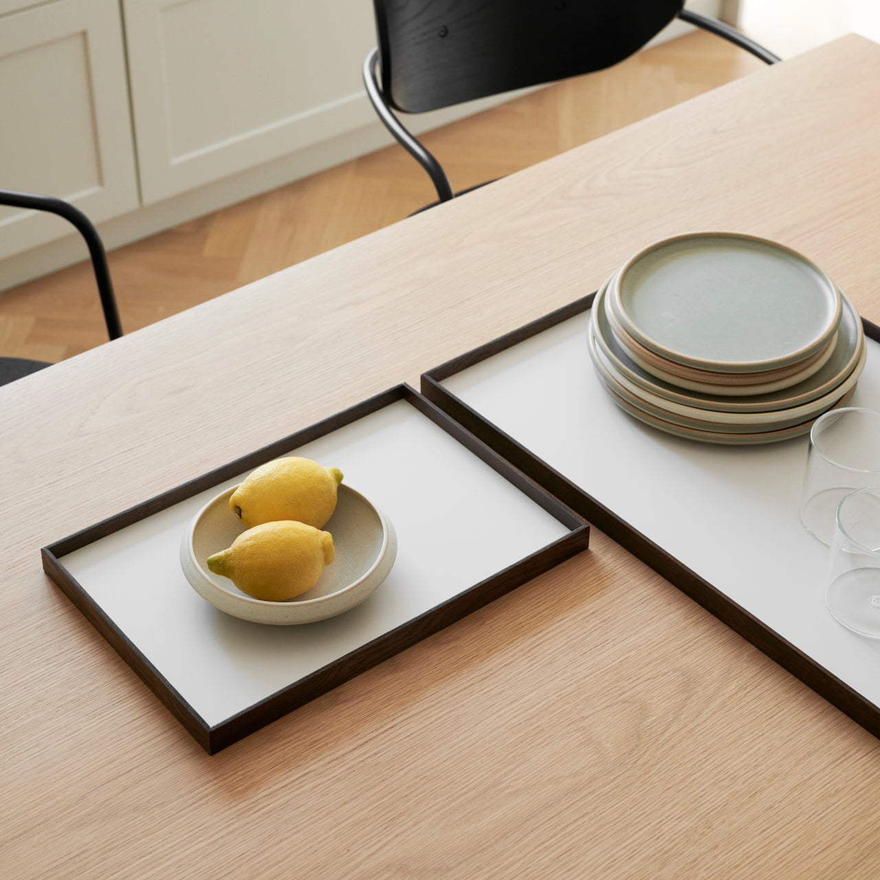 Frame tray large smoked oak/ beige