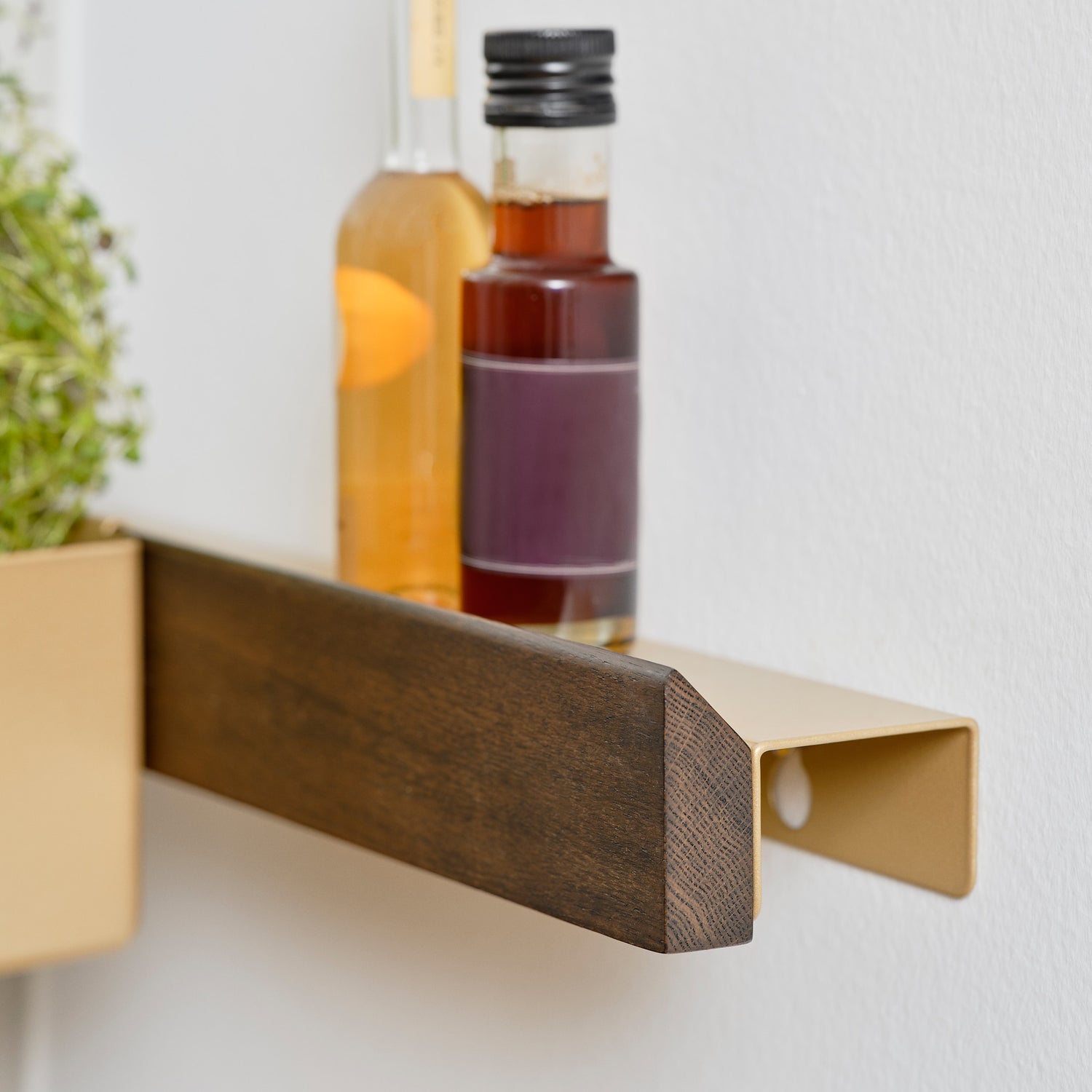 Flex magnetic shelf 40 dark oak/ brass