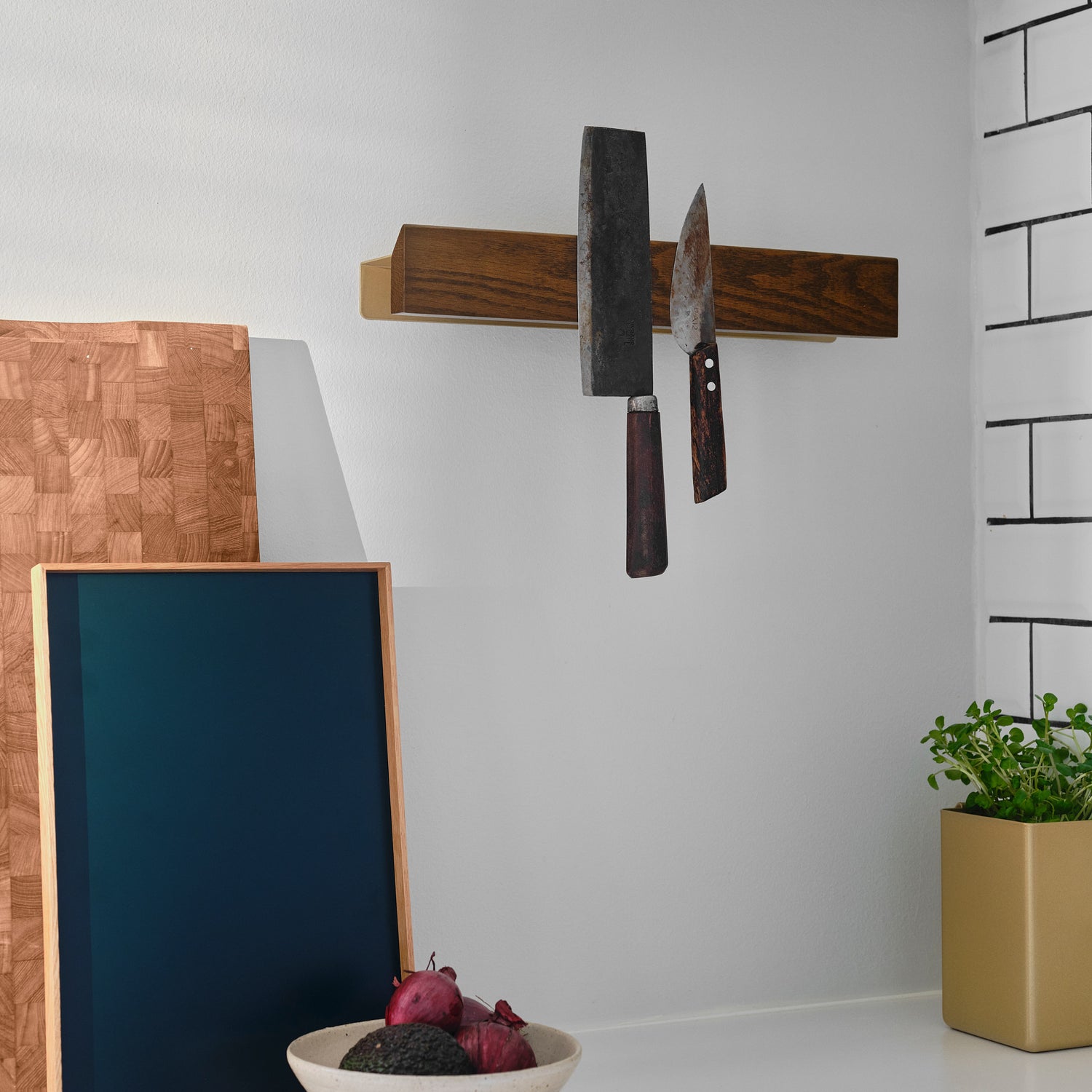 Flex magnetic shelf 40 dark oak/ brass
