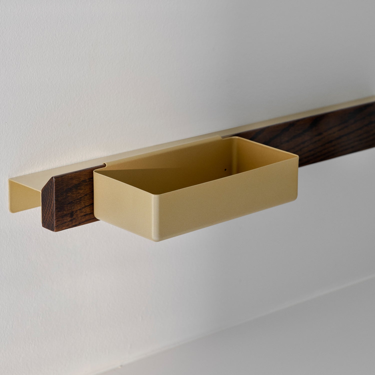 Flex tray brass