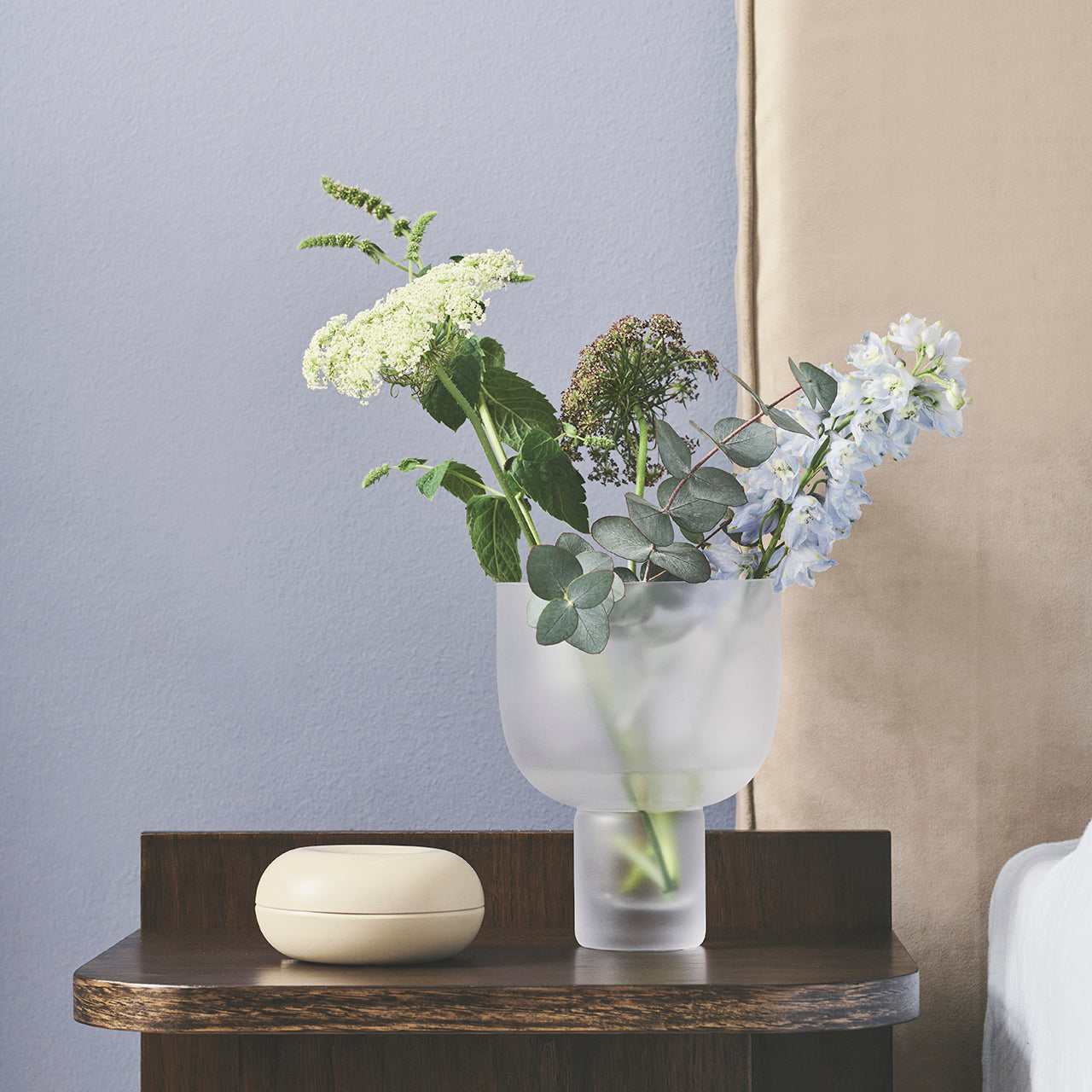Nebl vase frosted small