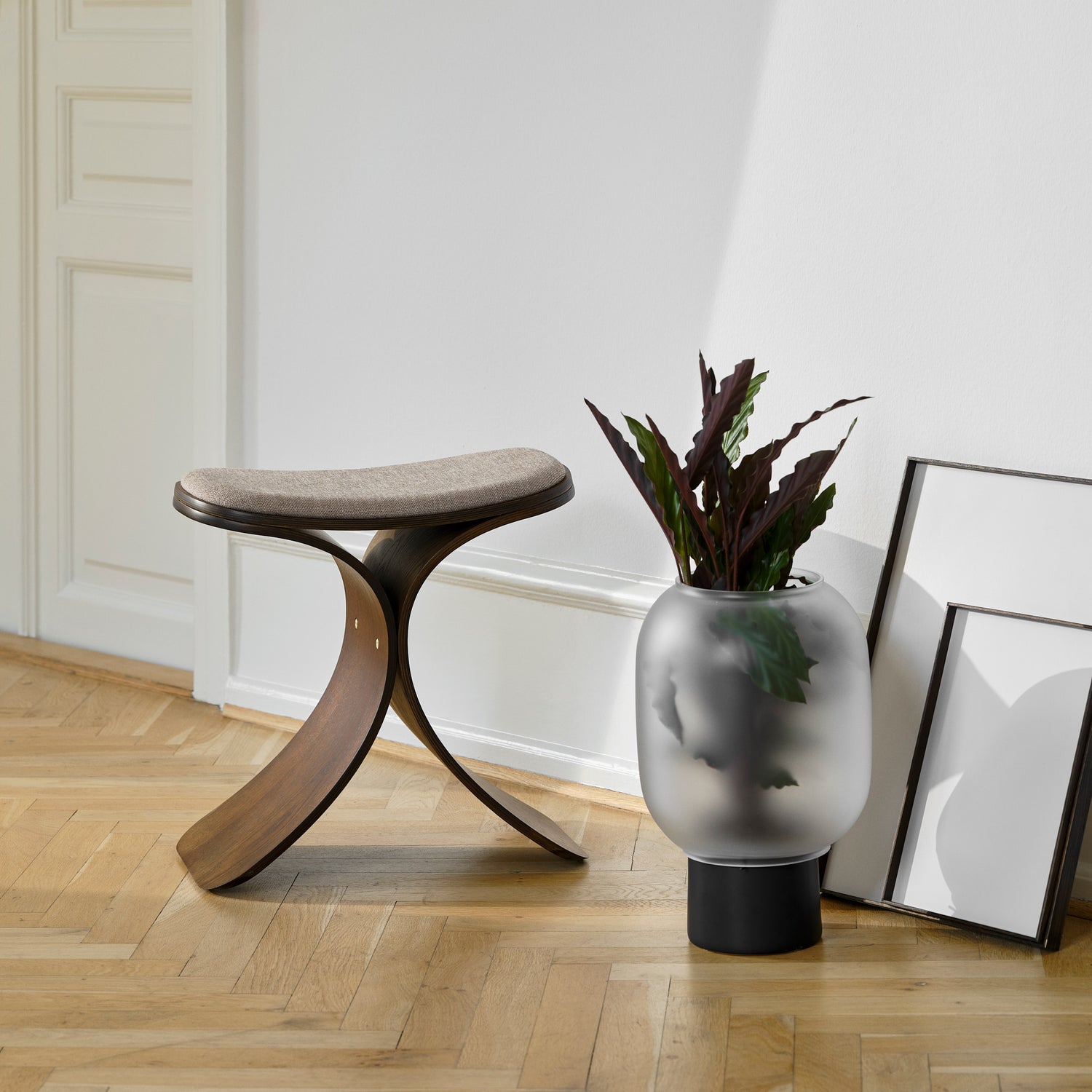 Luno stool dark oak/ dark beige textile