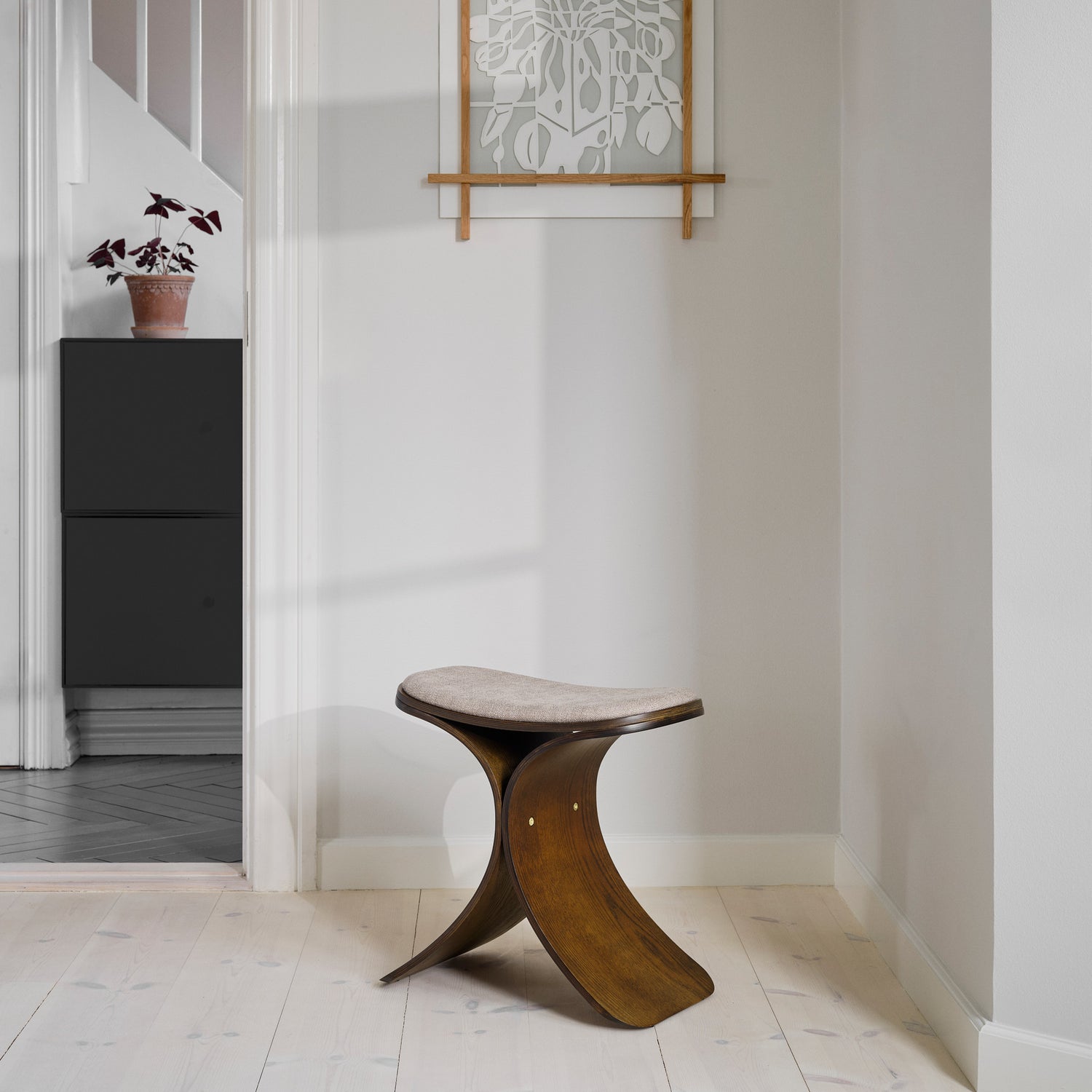 Luno stool dark oak/ dark beige textile
