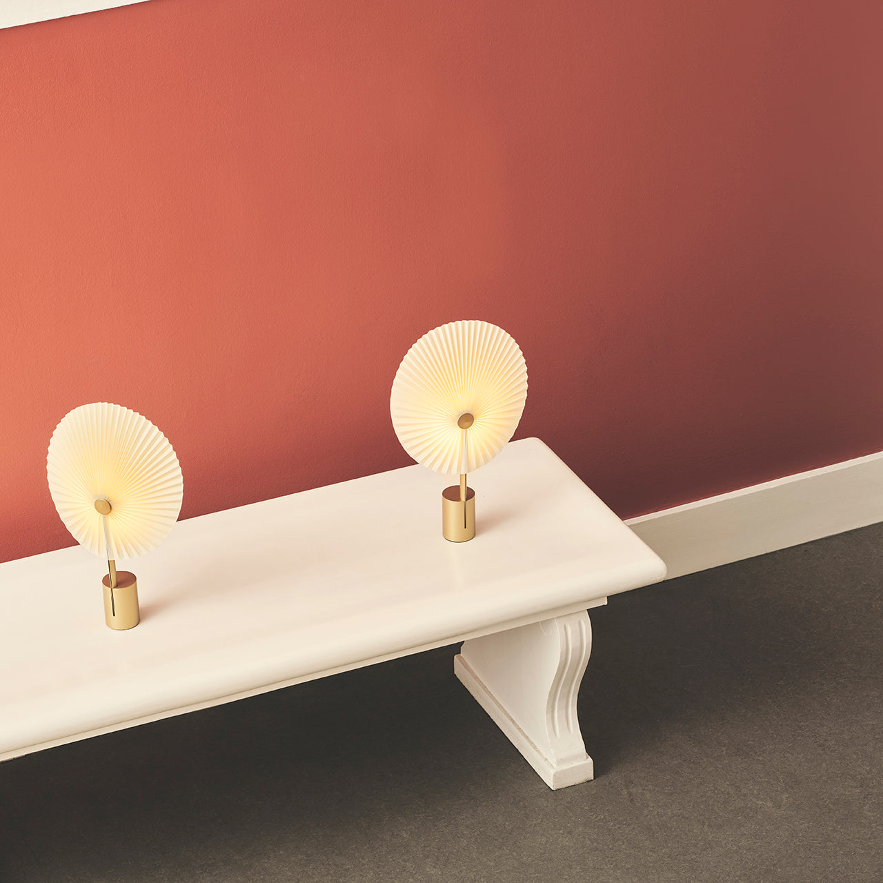 Liris portable table lamp brass