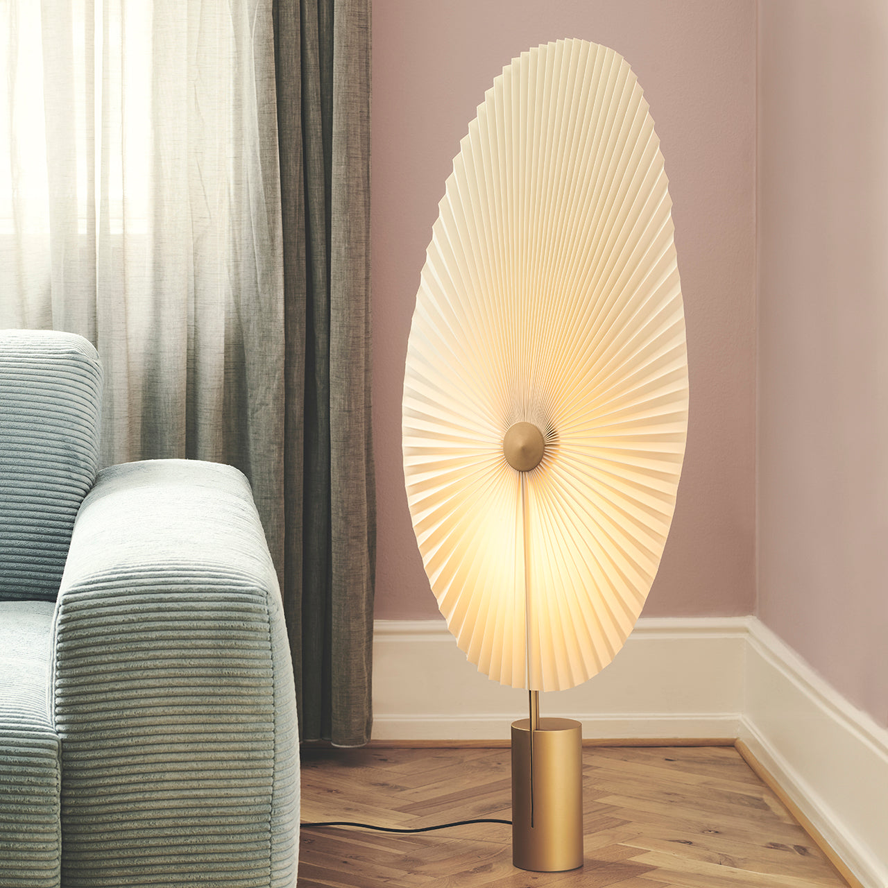 Liris floor lamp brass