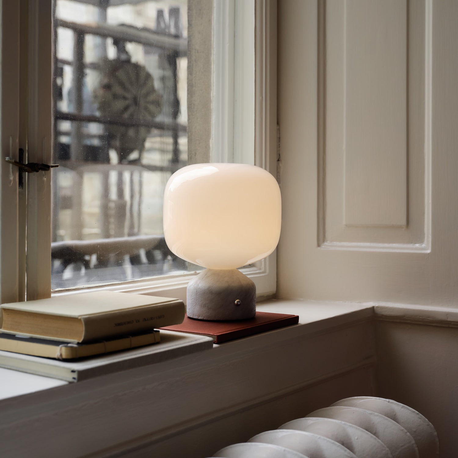 Meemo portable table lamp white marble