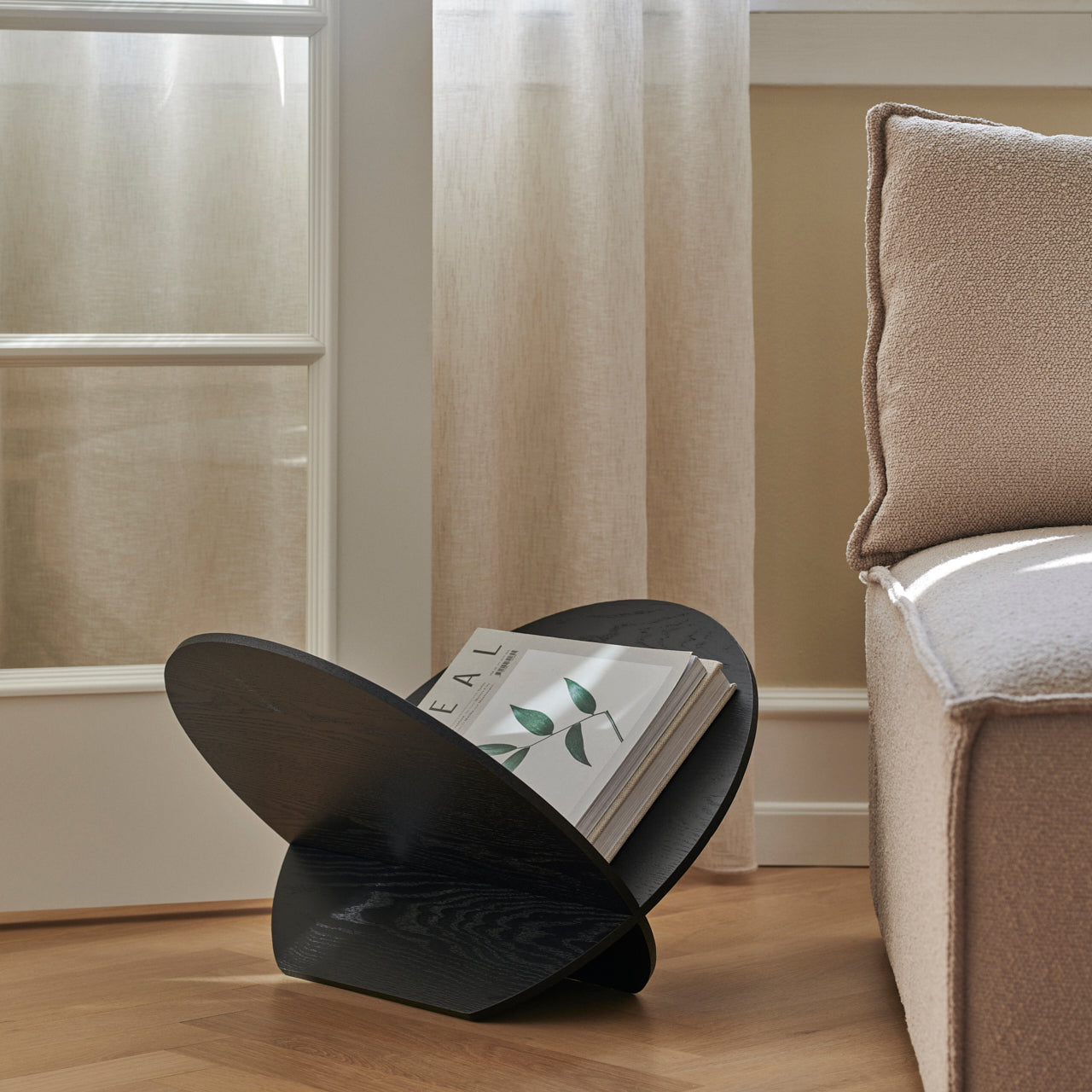 Silia Magazine holder black ash