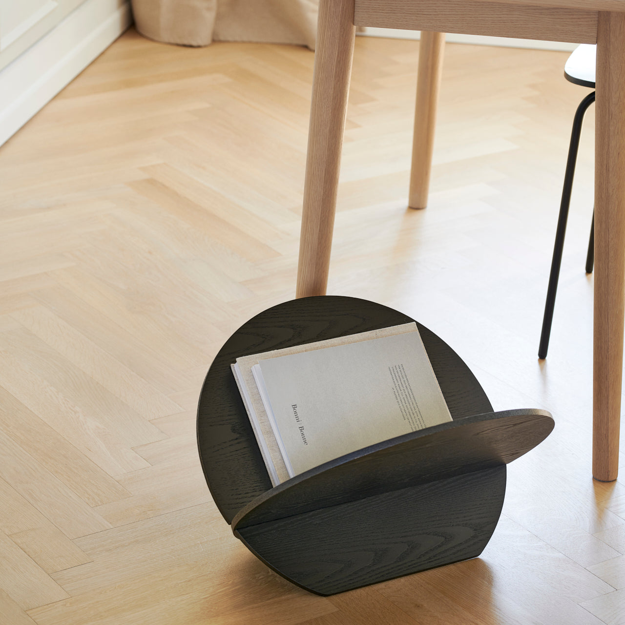 Silia Magazine holder black ash