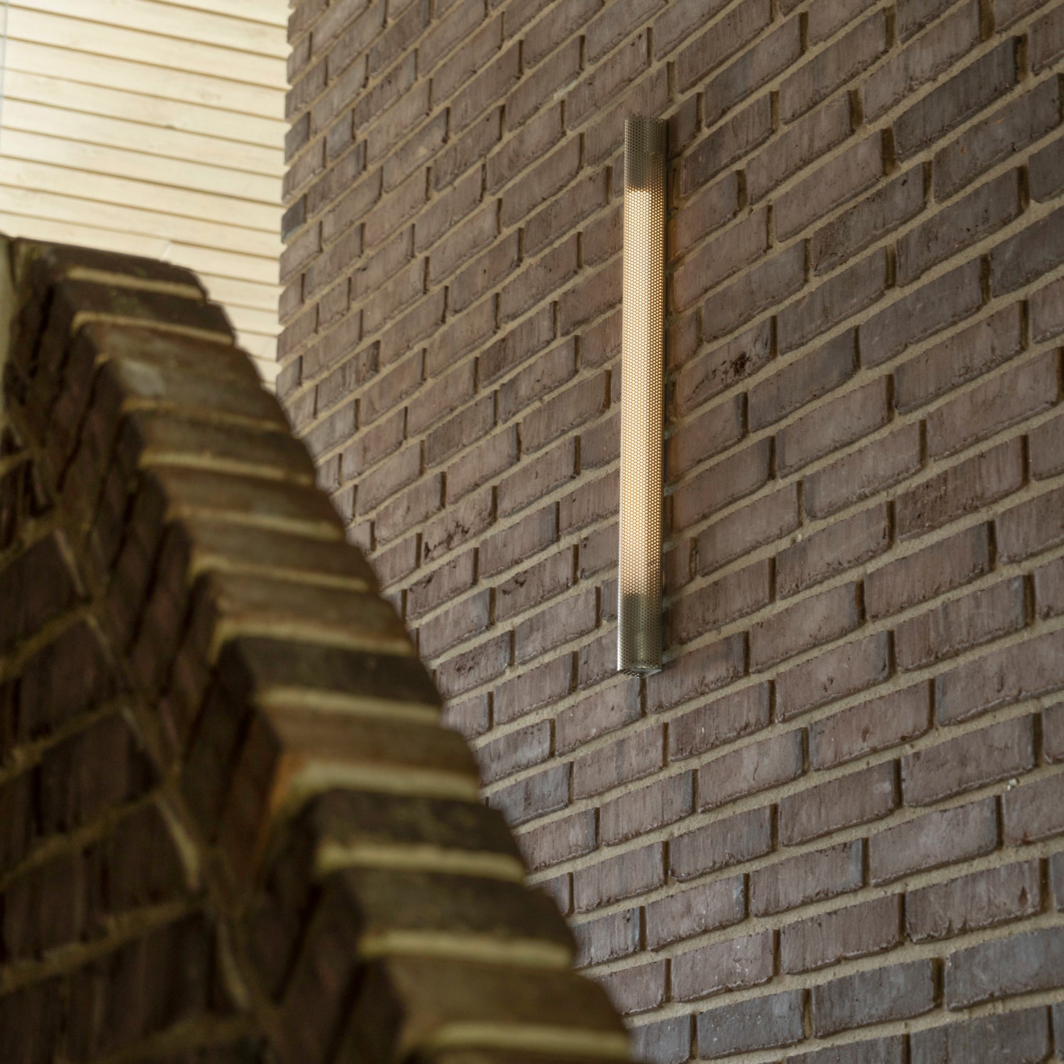 Radent hardwired wall lamp short steel