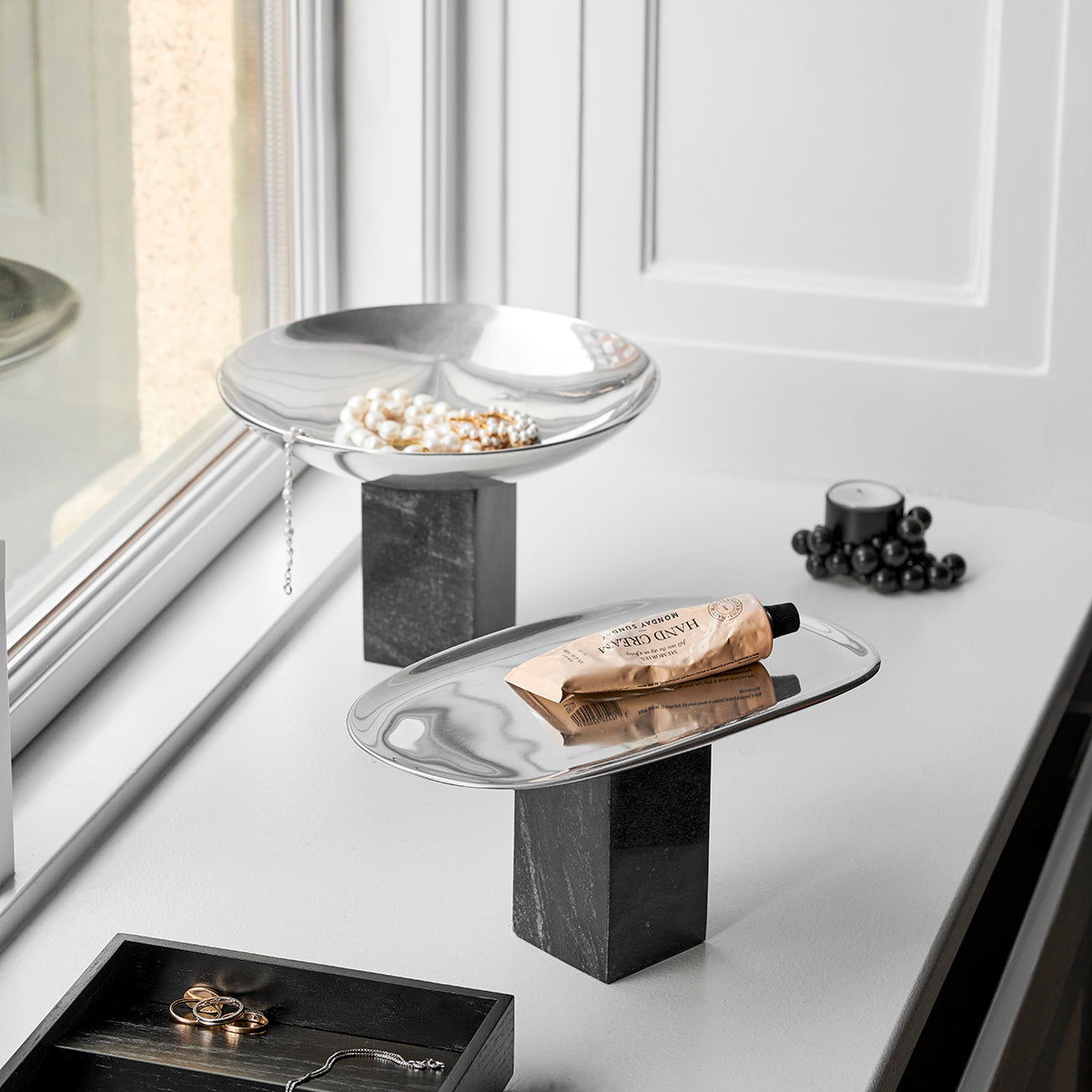 Sapoto tray black