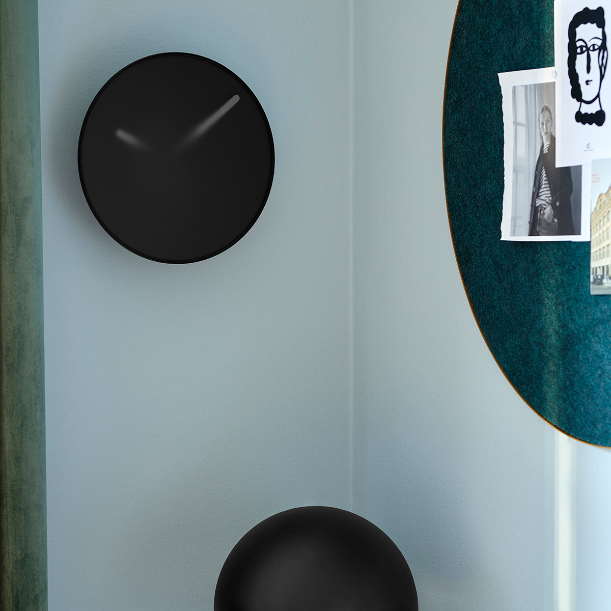 Momentt wall clock - black
