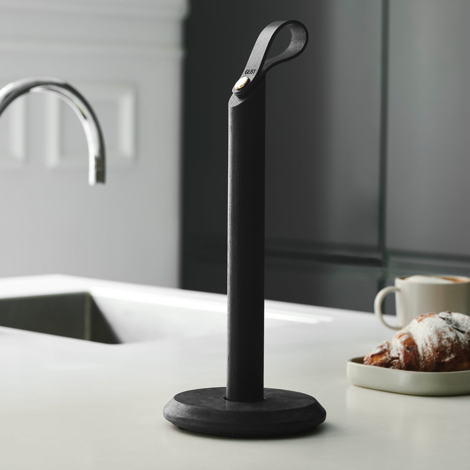 Grab kitchen roll holder black