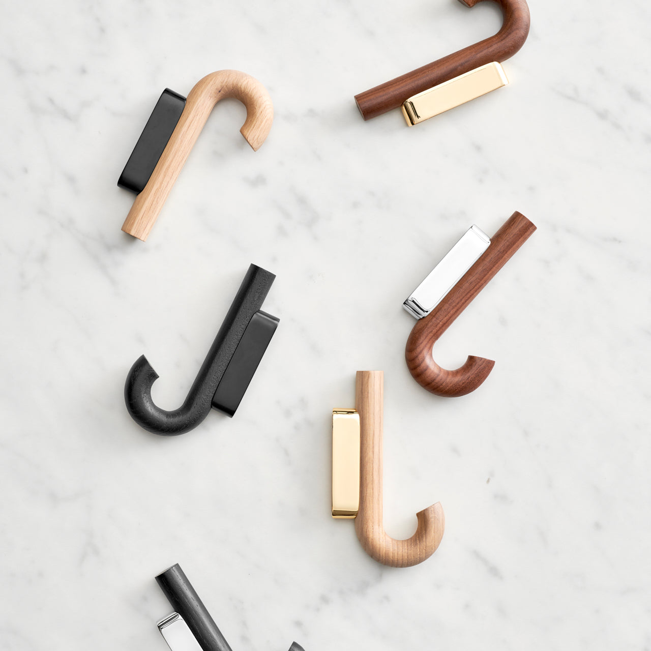 Hook mini black oak/ chrome