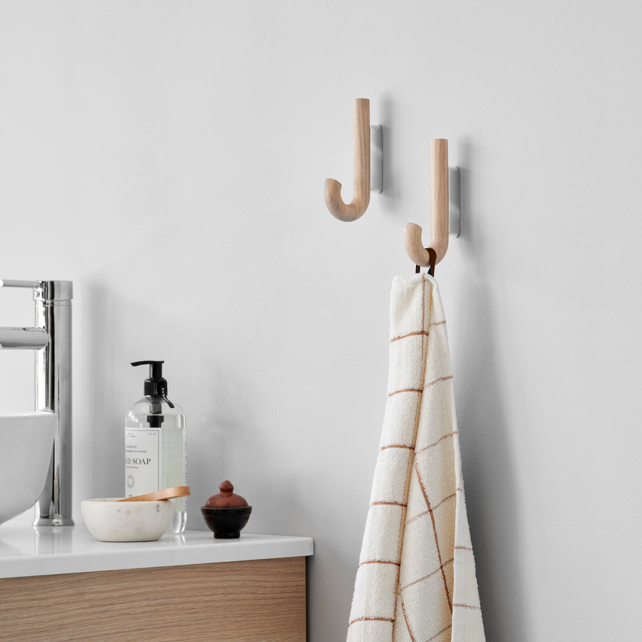 Hook mini oak/ chrome