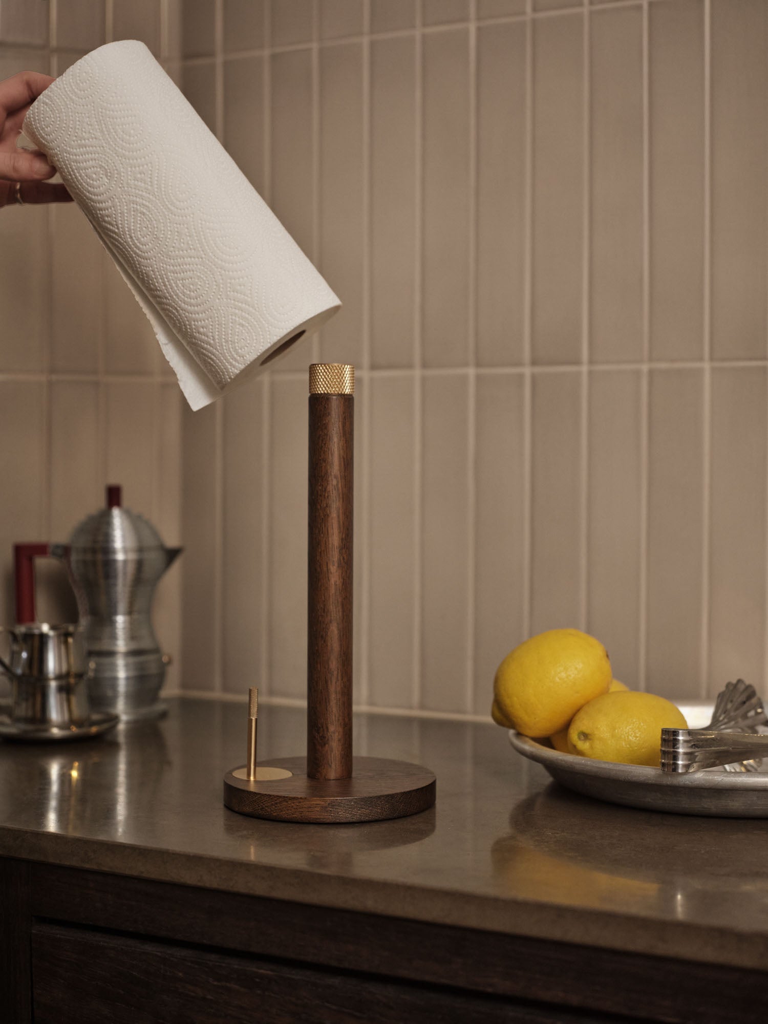 Sina kitchen roll holder dark oak/ brass