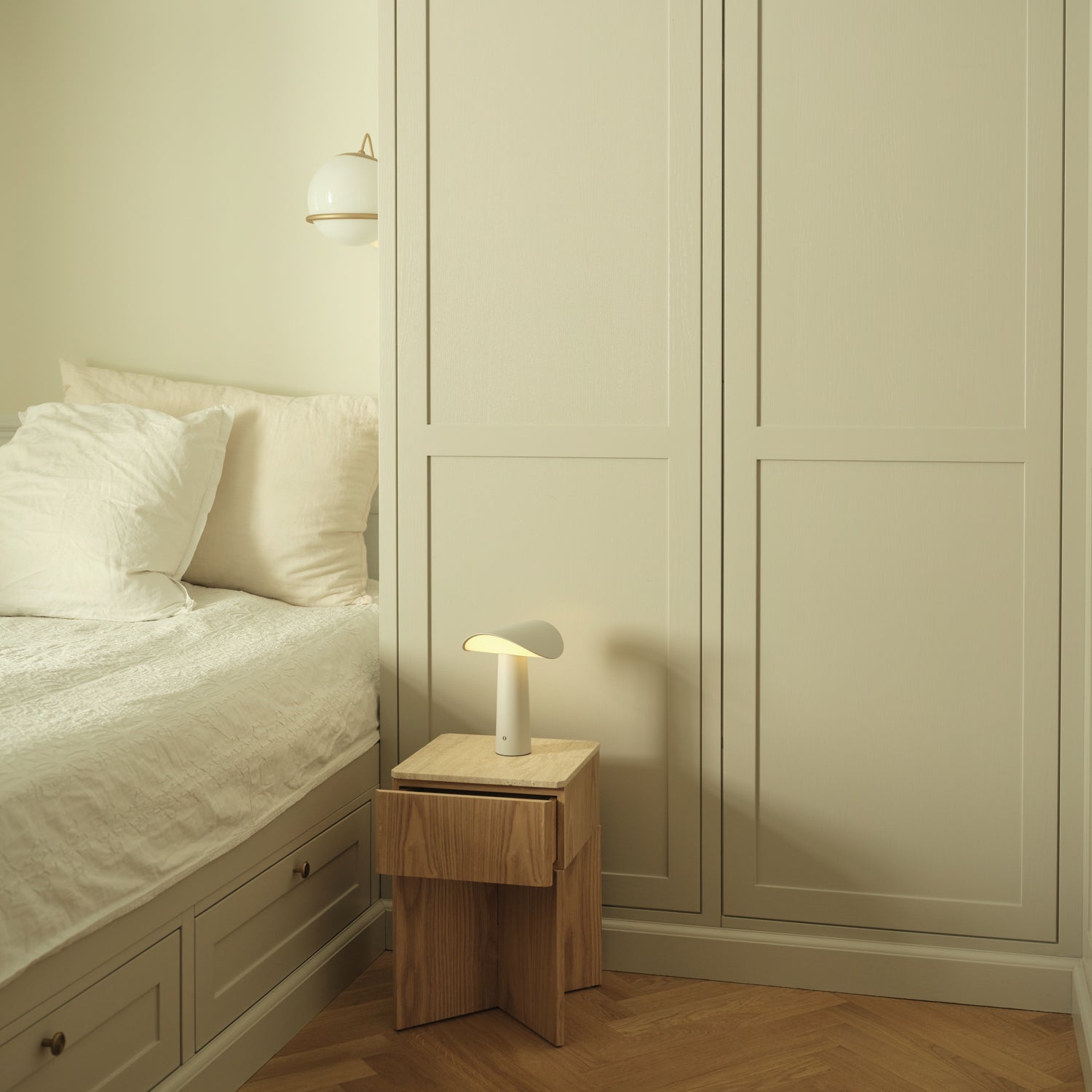Tava side table oak