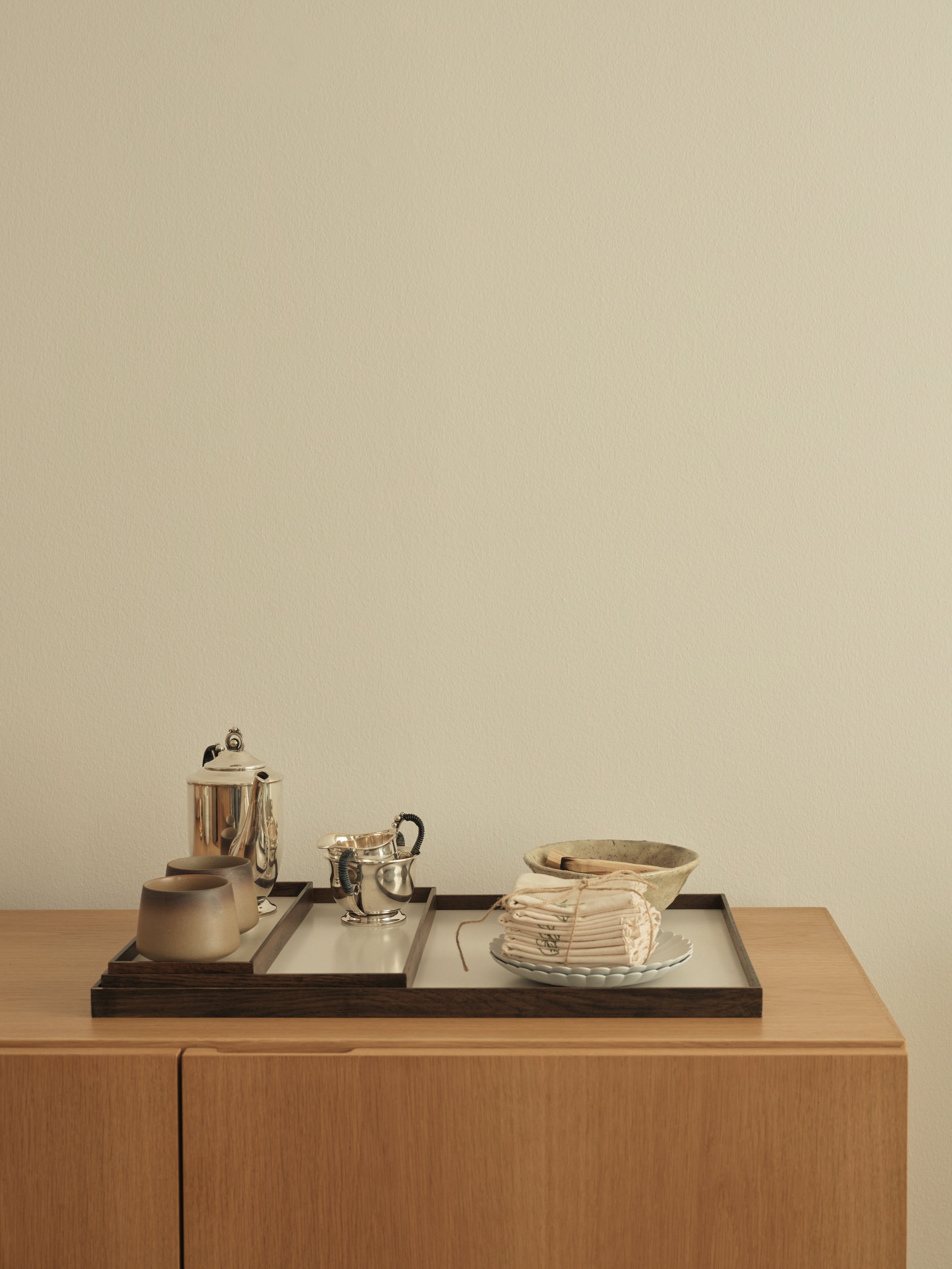 Frame tray medium smoked oak/ grey