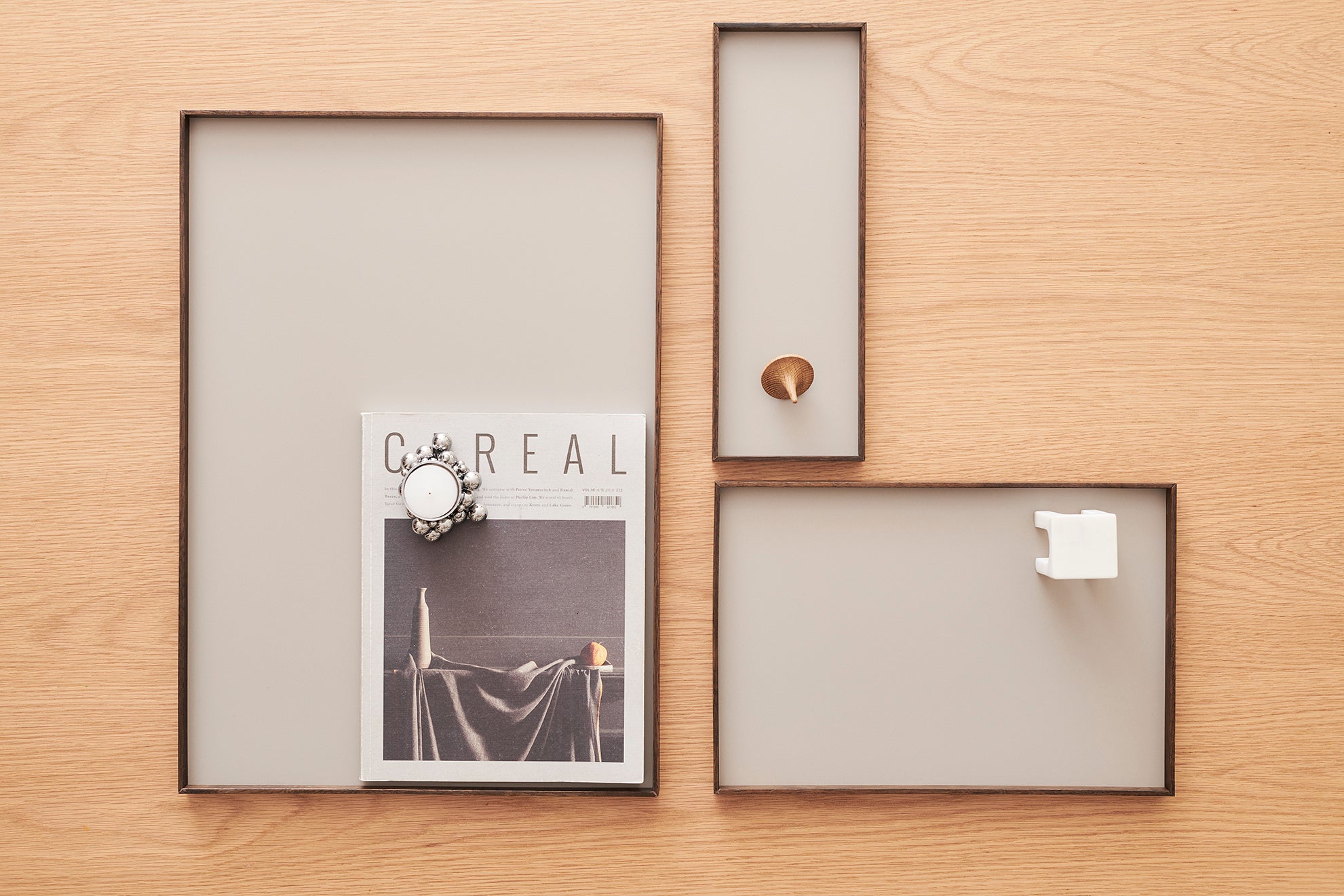 Frame tray medium smoked oak/ grey