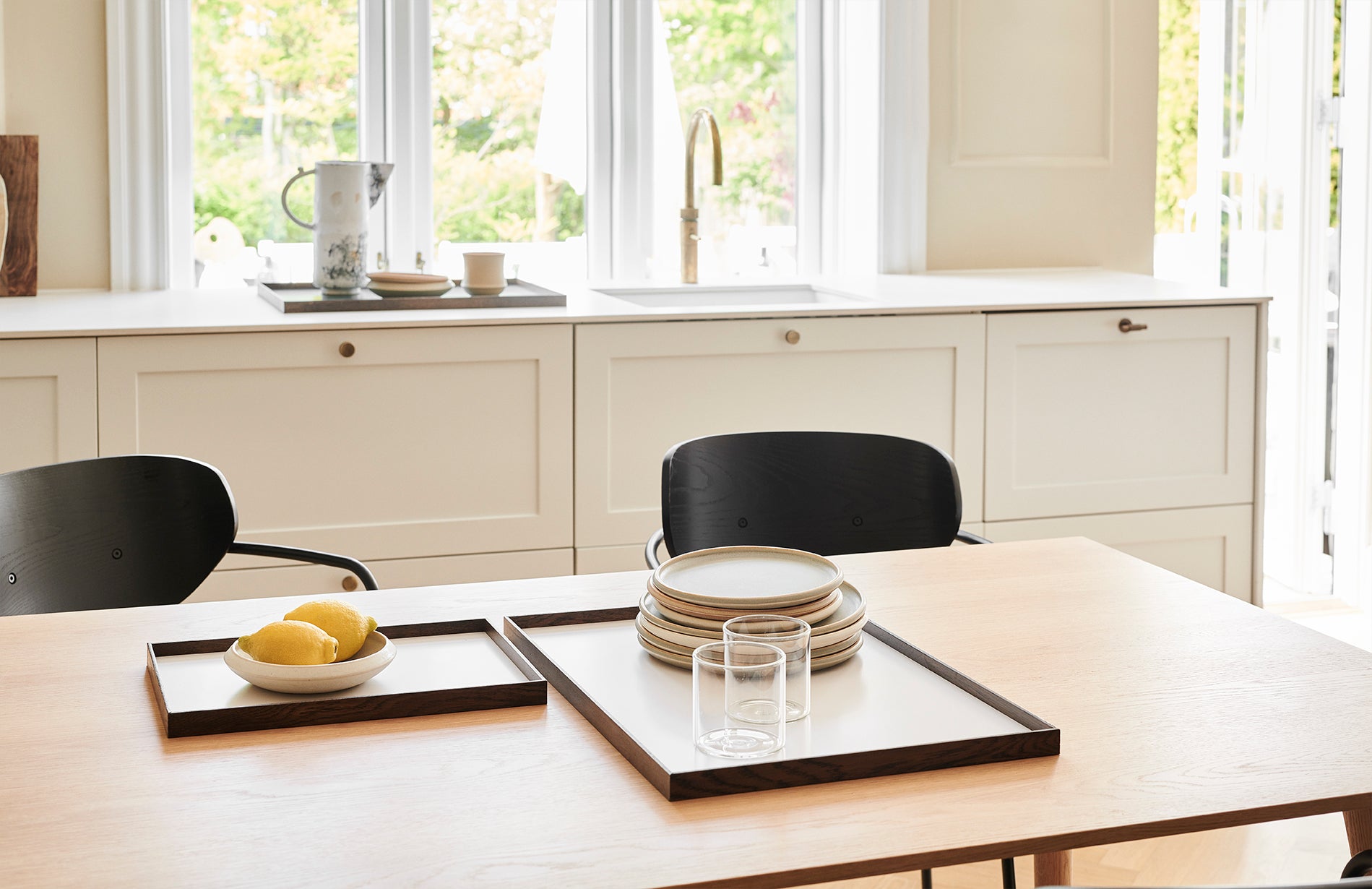 Frame tray large smoked oak/ beige