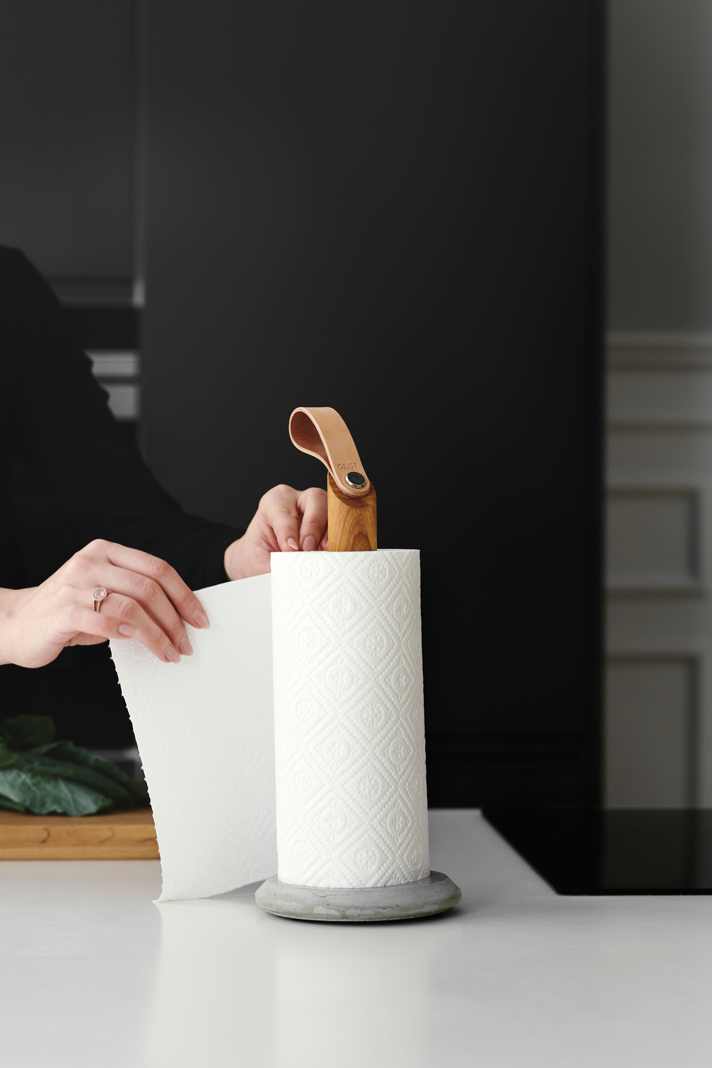 Grab kitchen roll holder oak