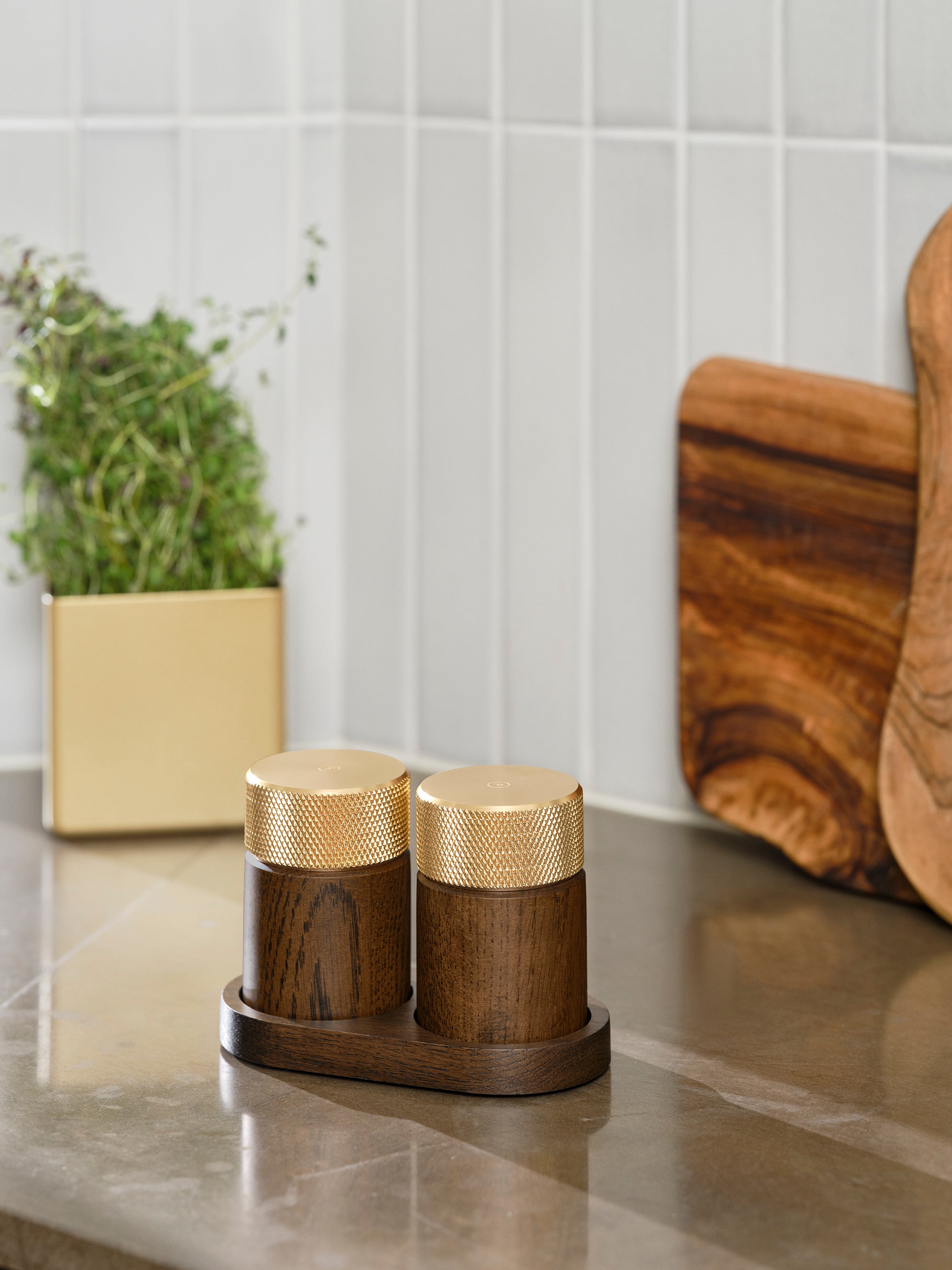Sina salt and pepper mill dark oak/ brass