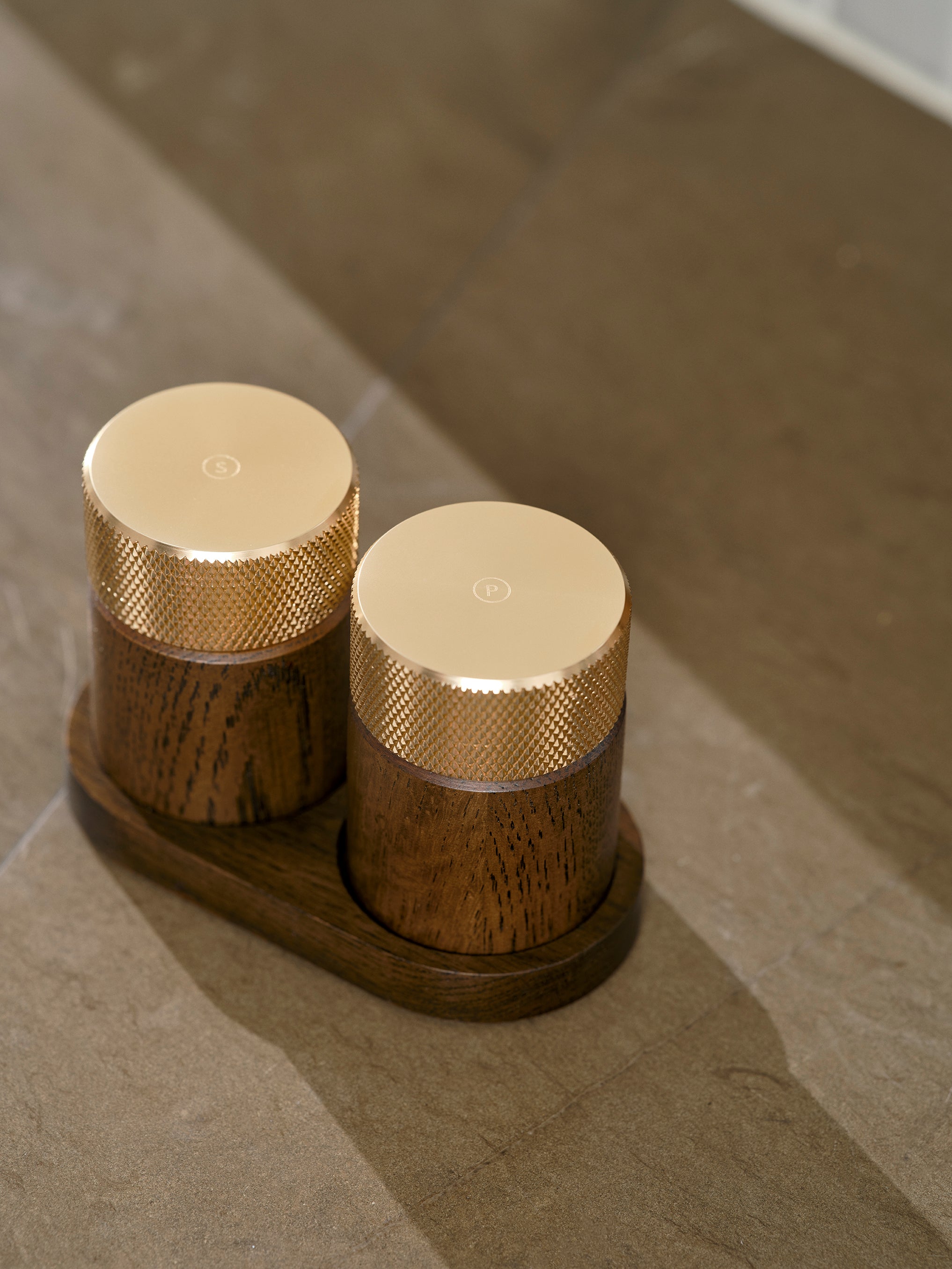 Sina salt and pepper mill dark oak/ brass