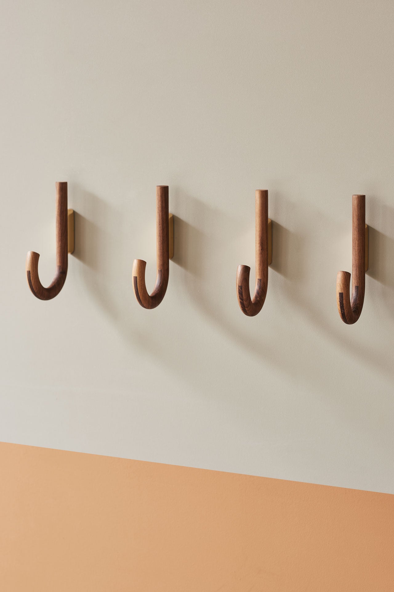 Hook walnut/ brass