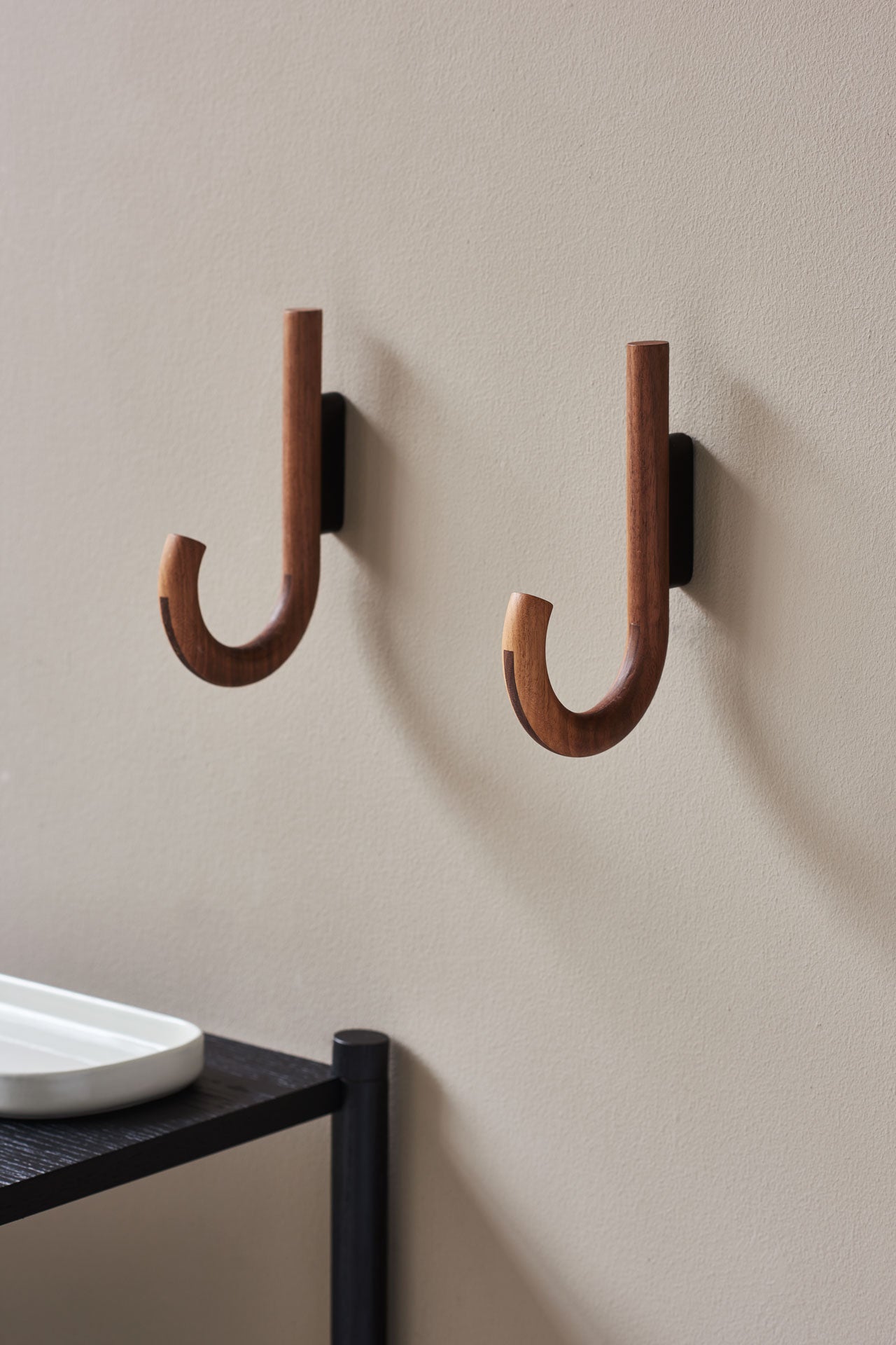 Hook walnut/ black