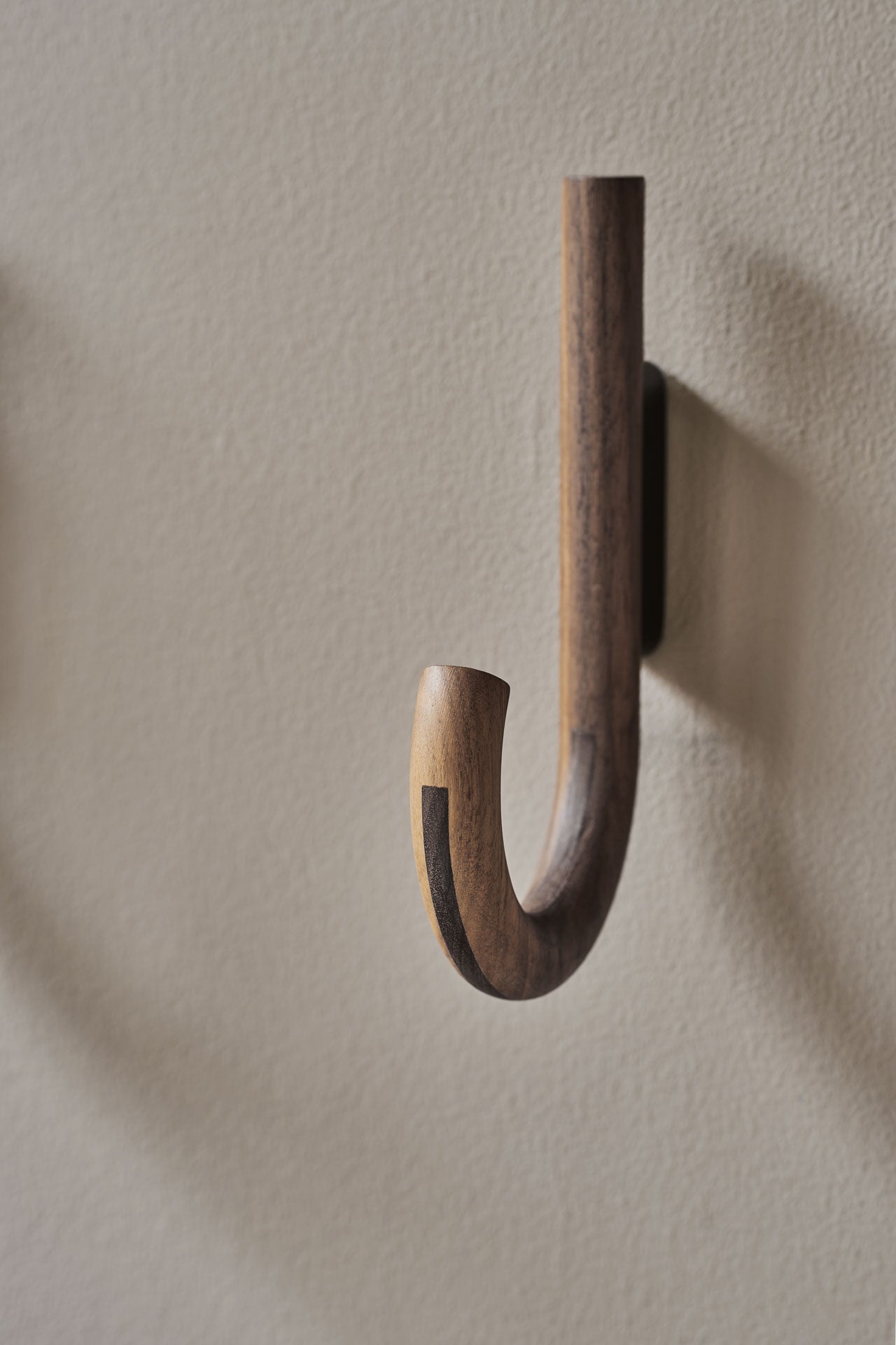 Hook walnut/ black