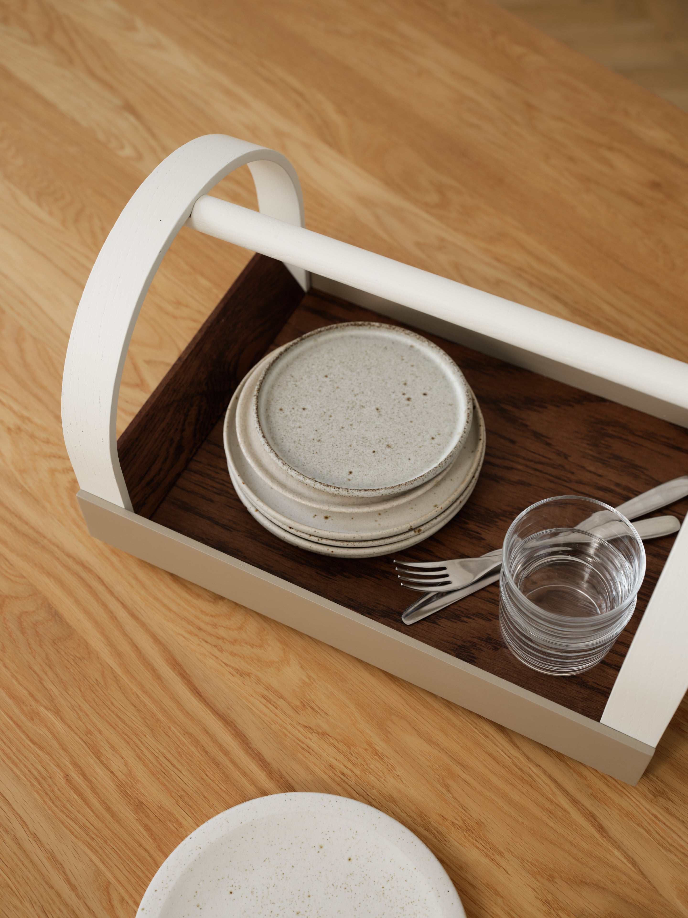 Kydo tray dark oak beige white