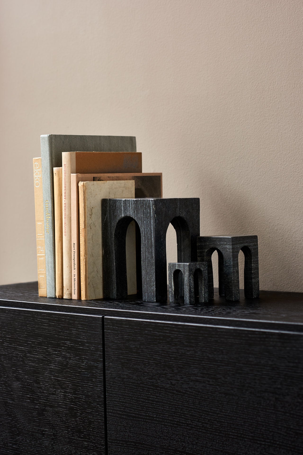 Arkis bookend black
