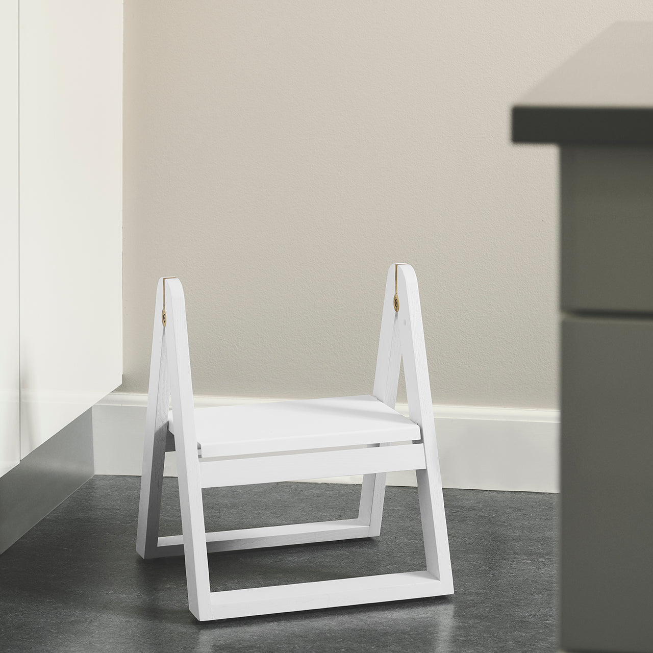 Reech step stool white