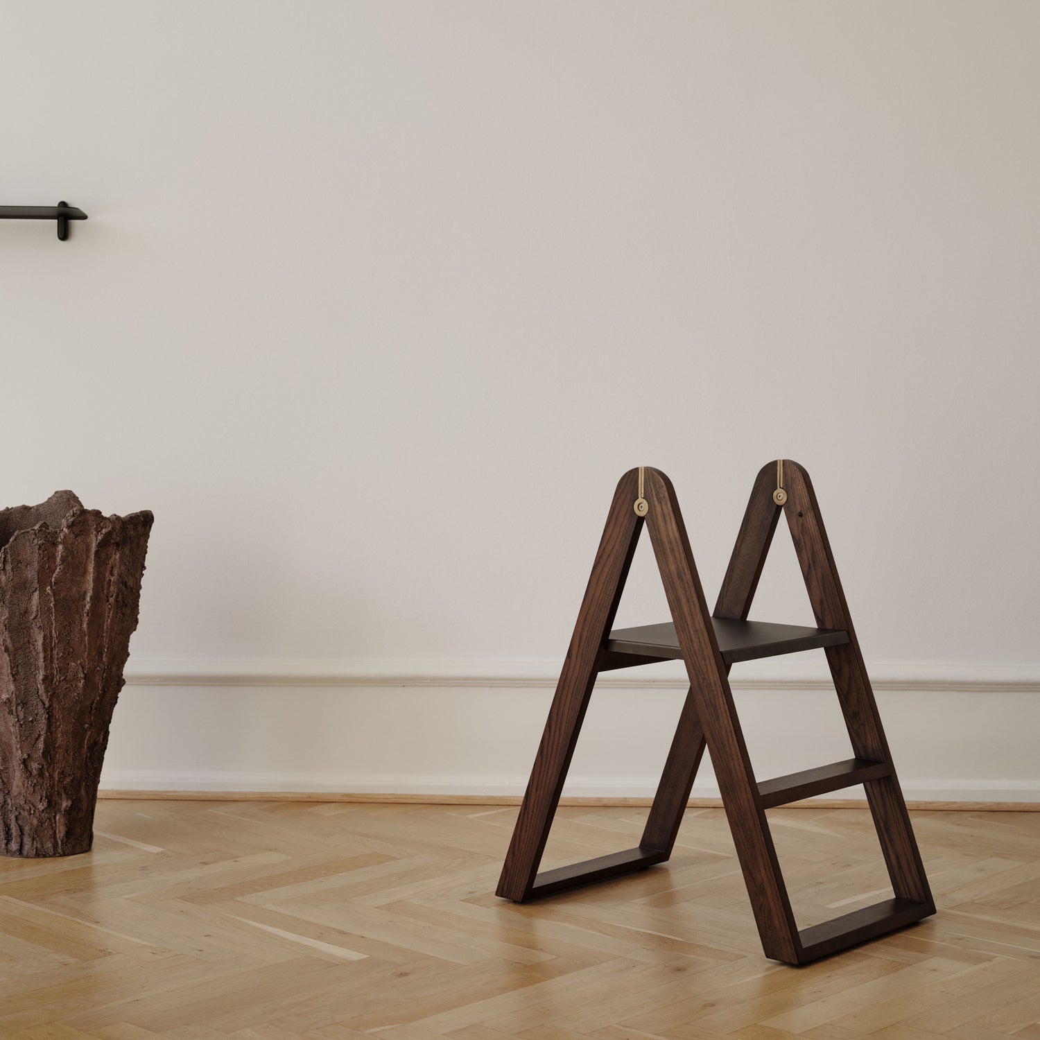 Reech stepladder dark ash