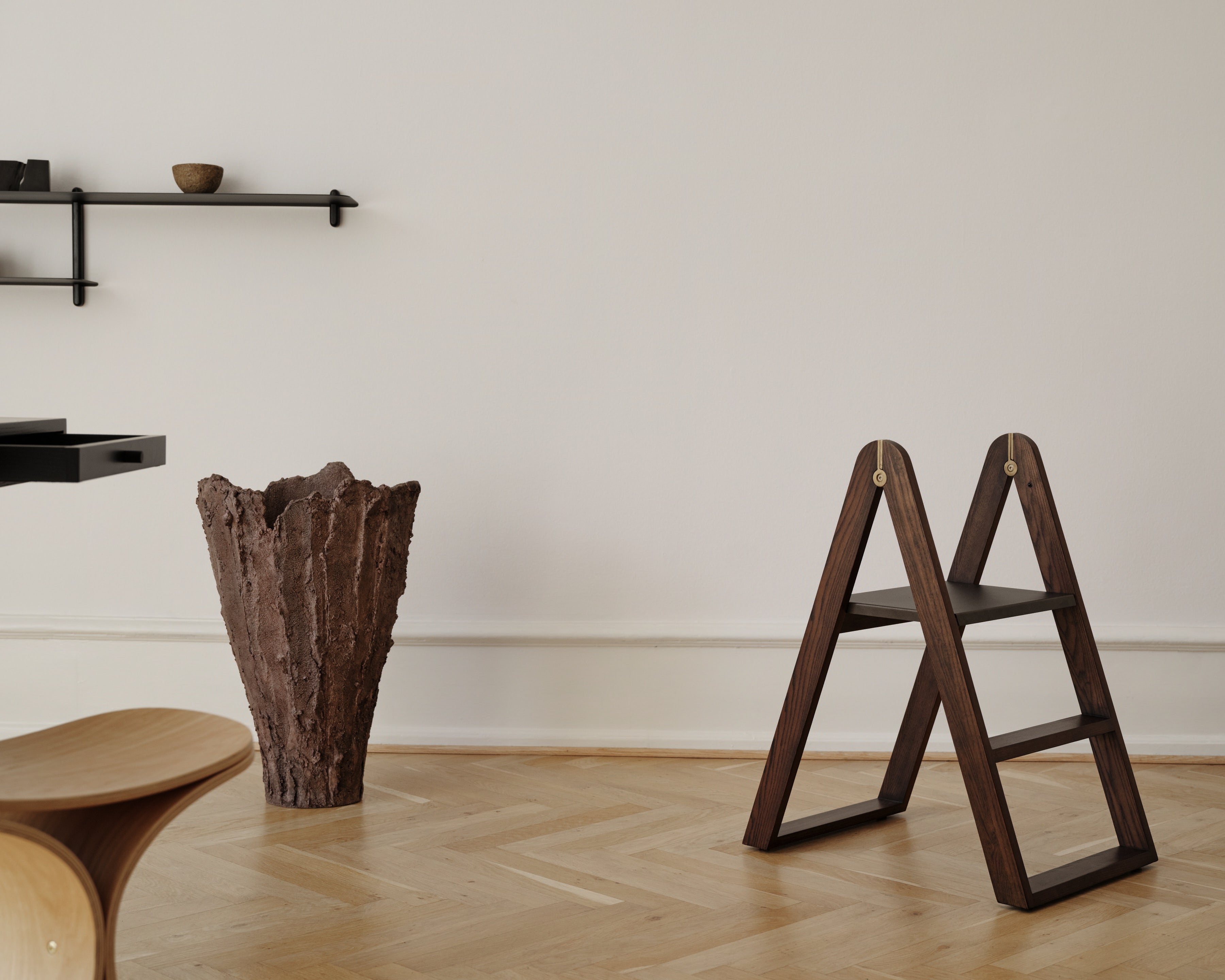 Reech stepladder dark ash