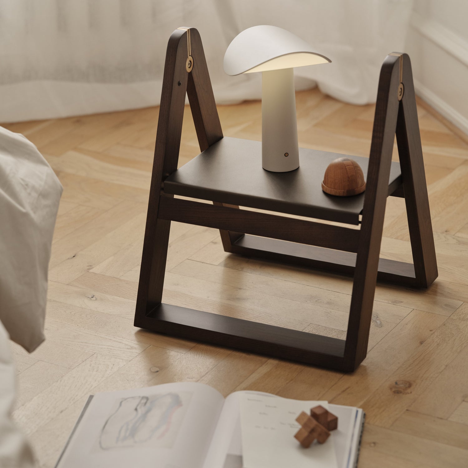 Reech step stool dark ash