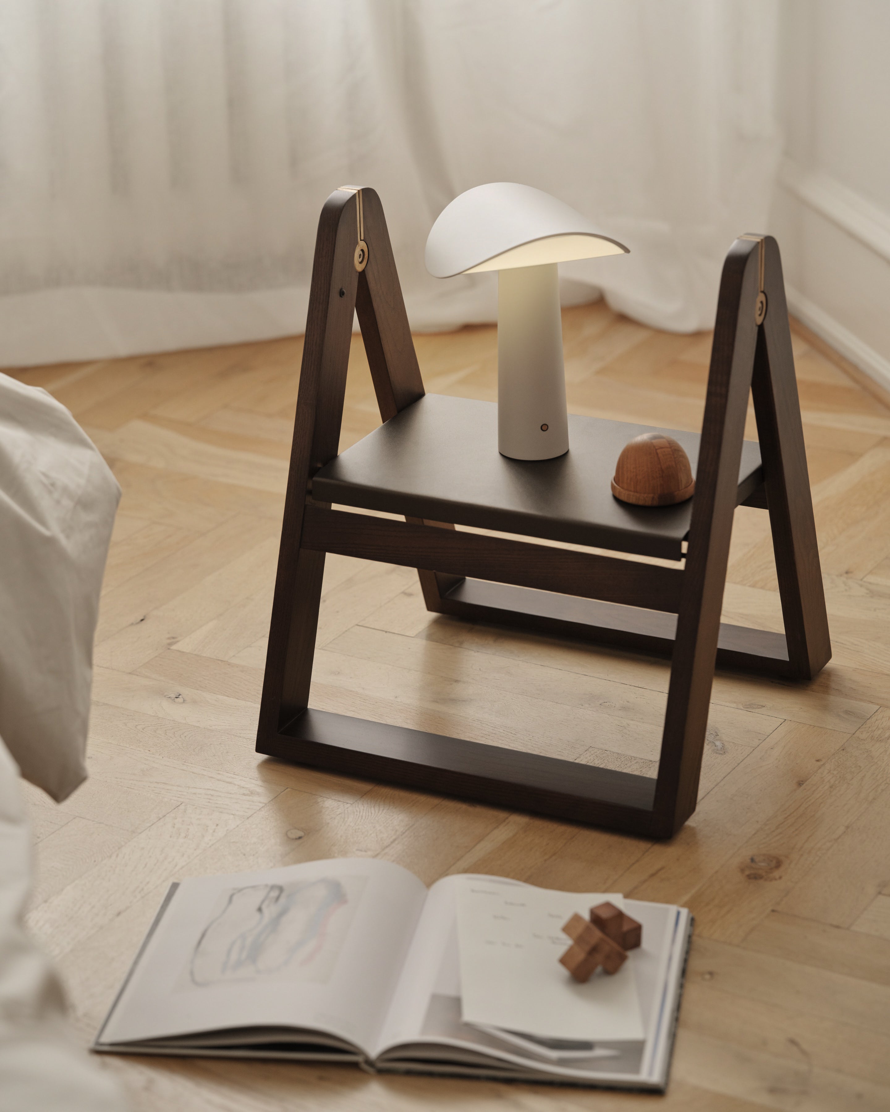 Reech step stool dark ash