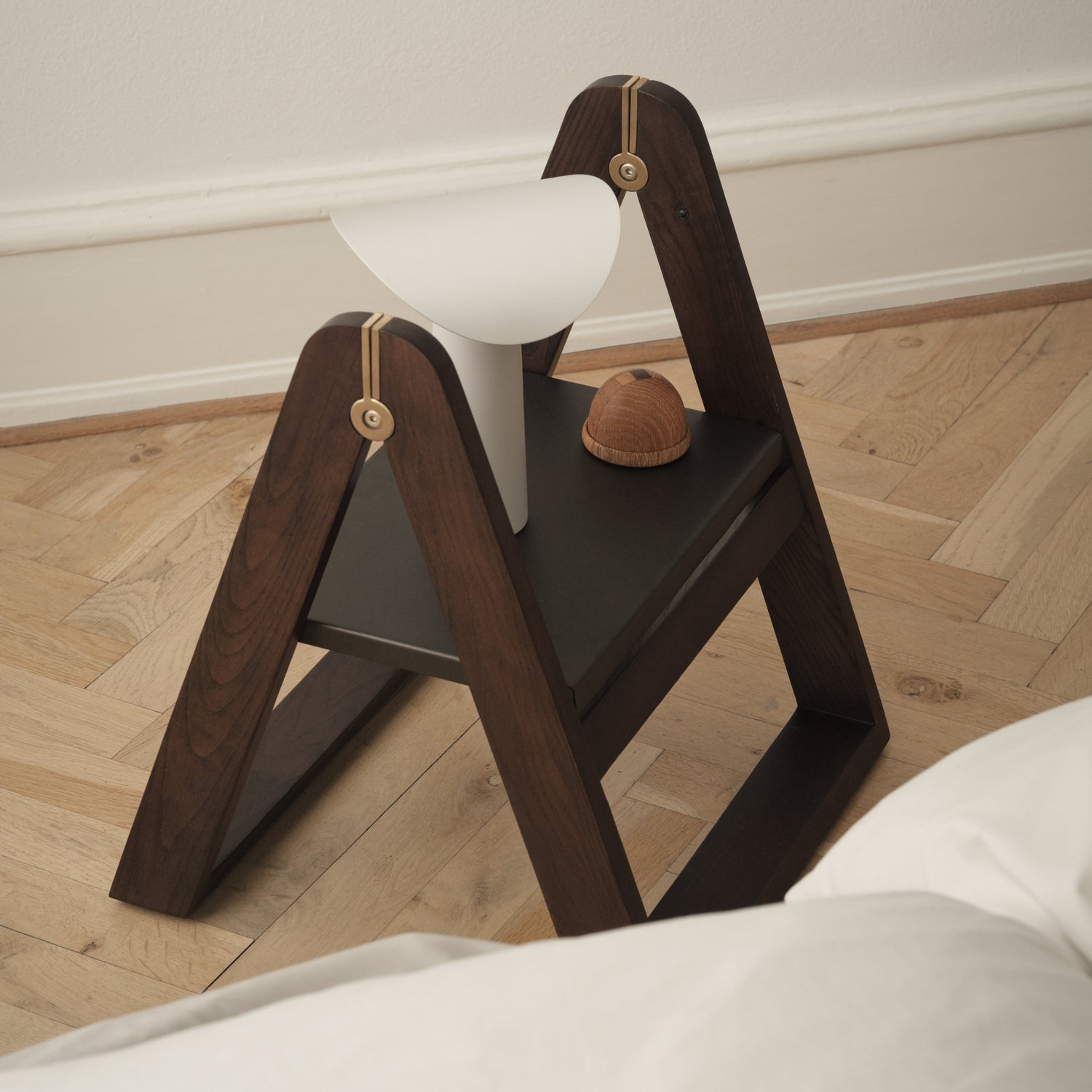 Reech step stool dark ash