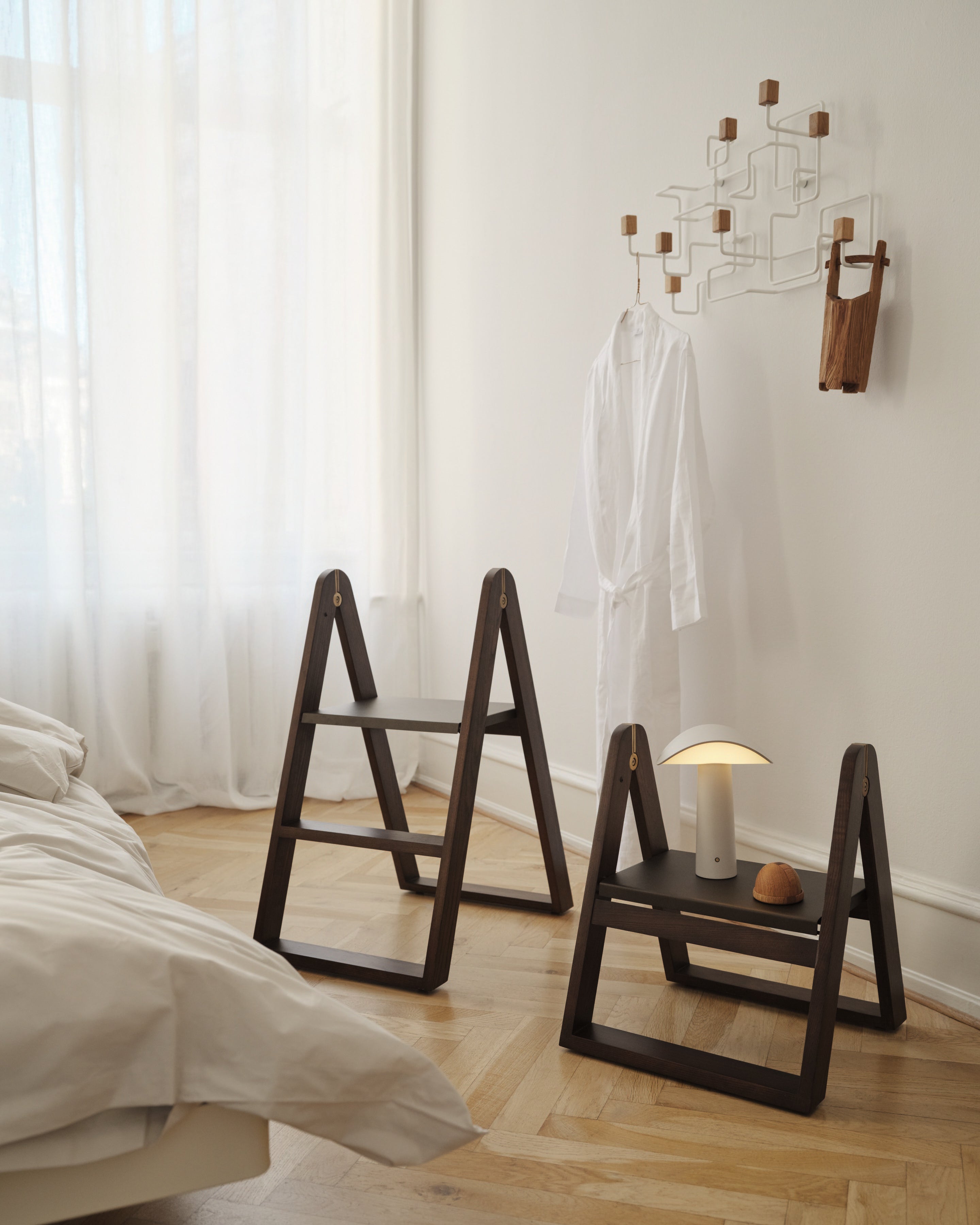 Reech step stool dark ash