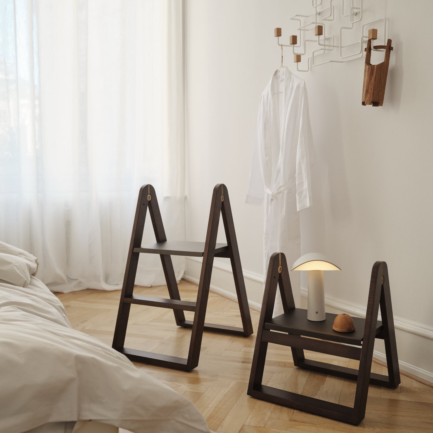 Reech stepladder dark ash