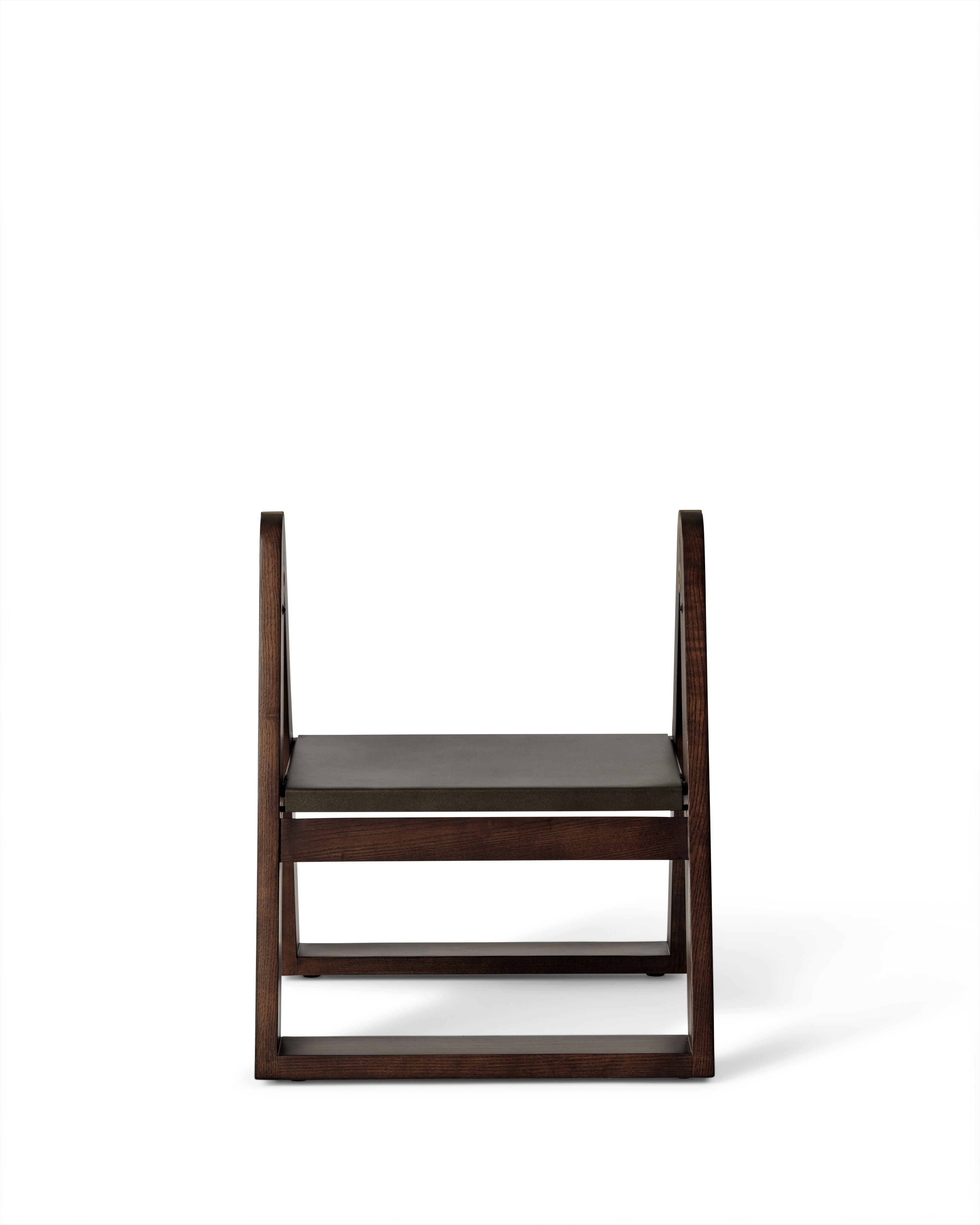 Reech step stool dark ash