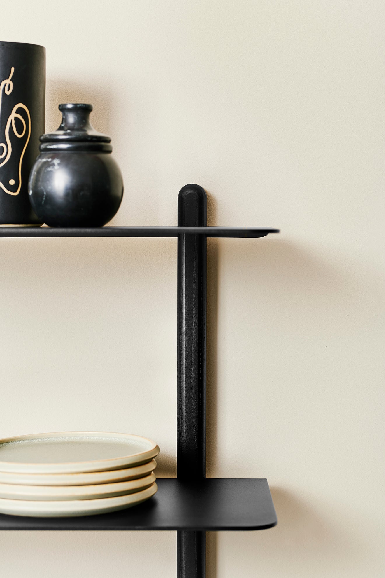 Nivo shelf large D black ash/ black