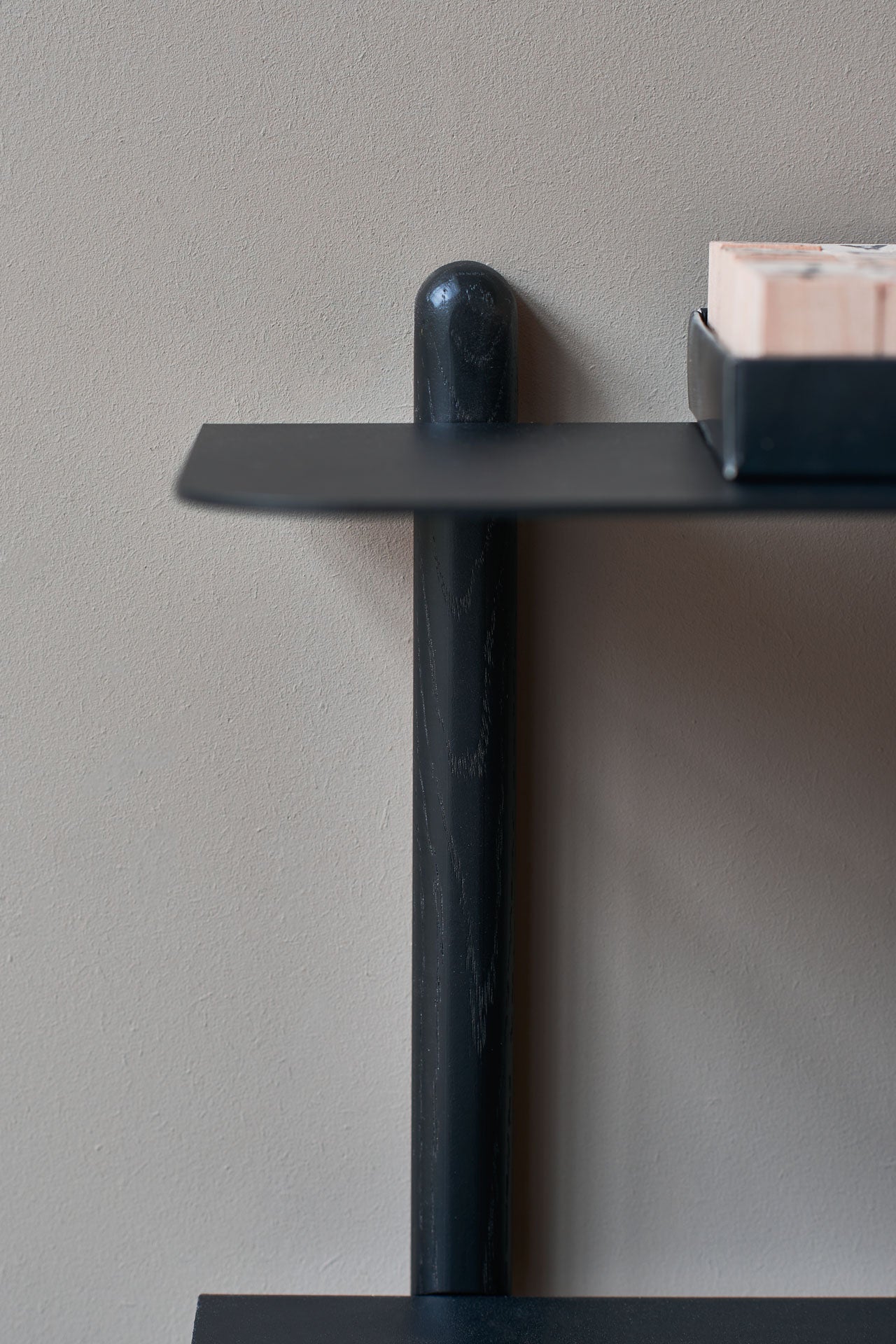 Nivo shelf large F black ash/ black