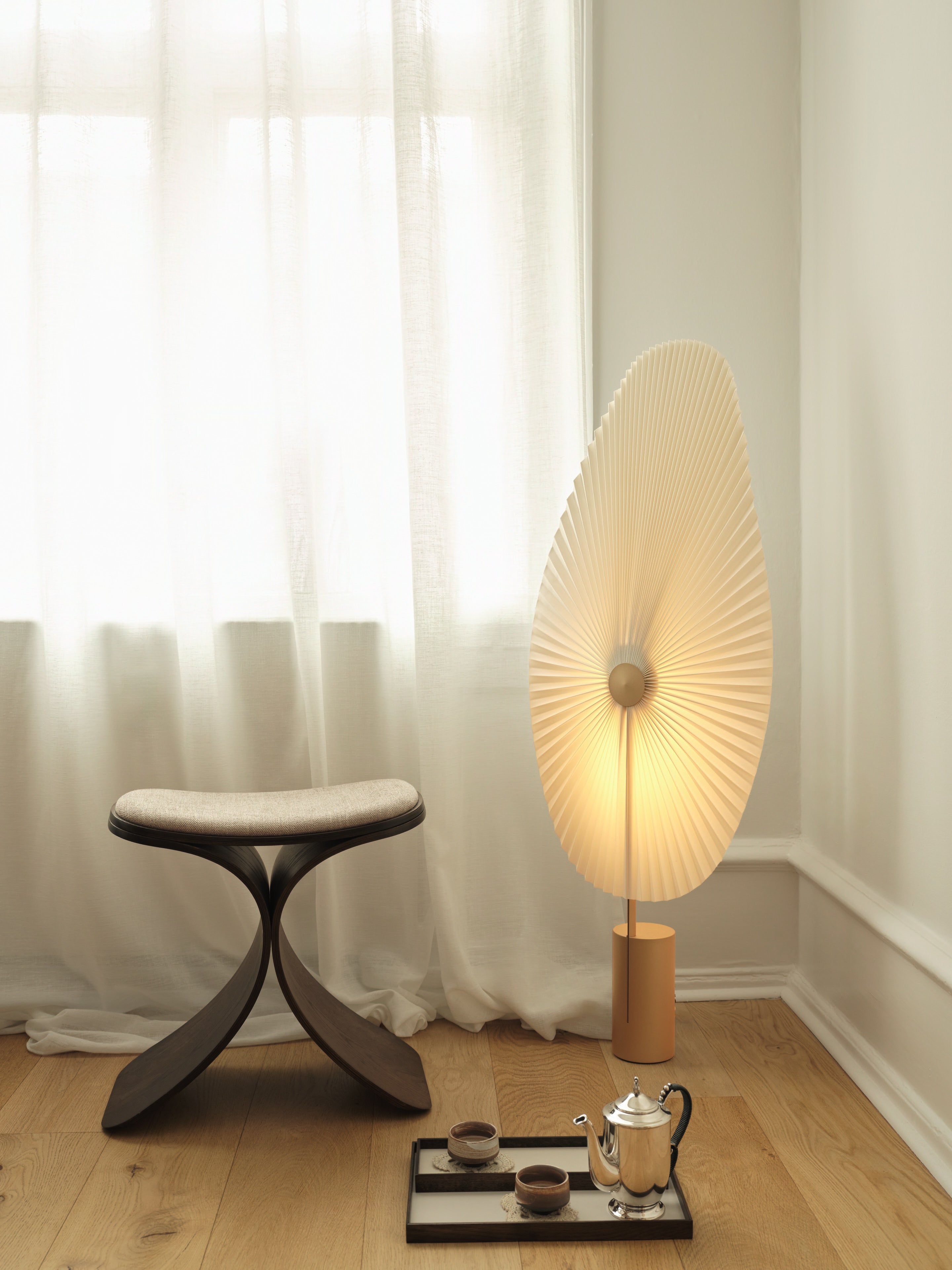 Liris floor lamp brass