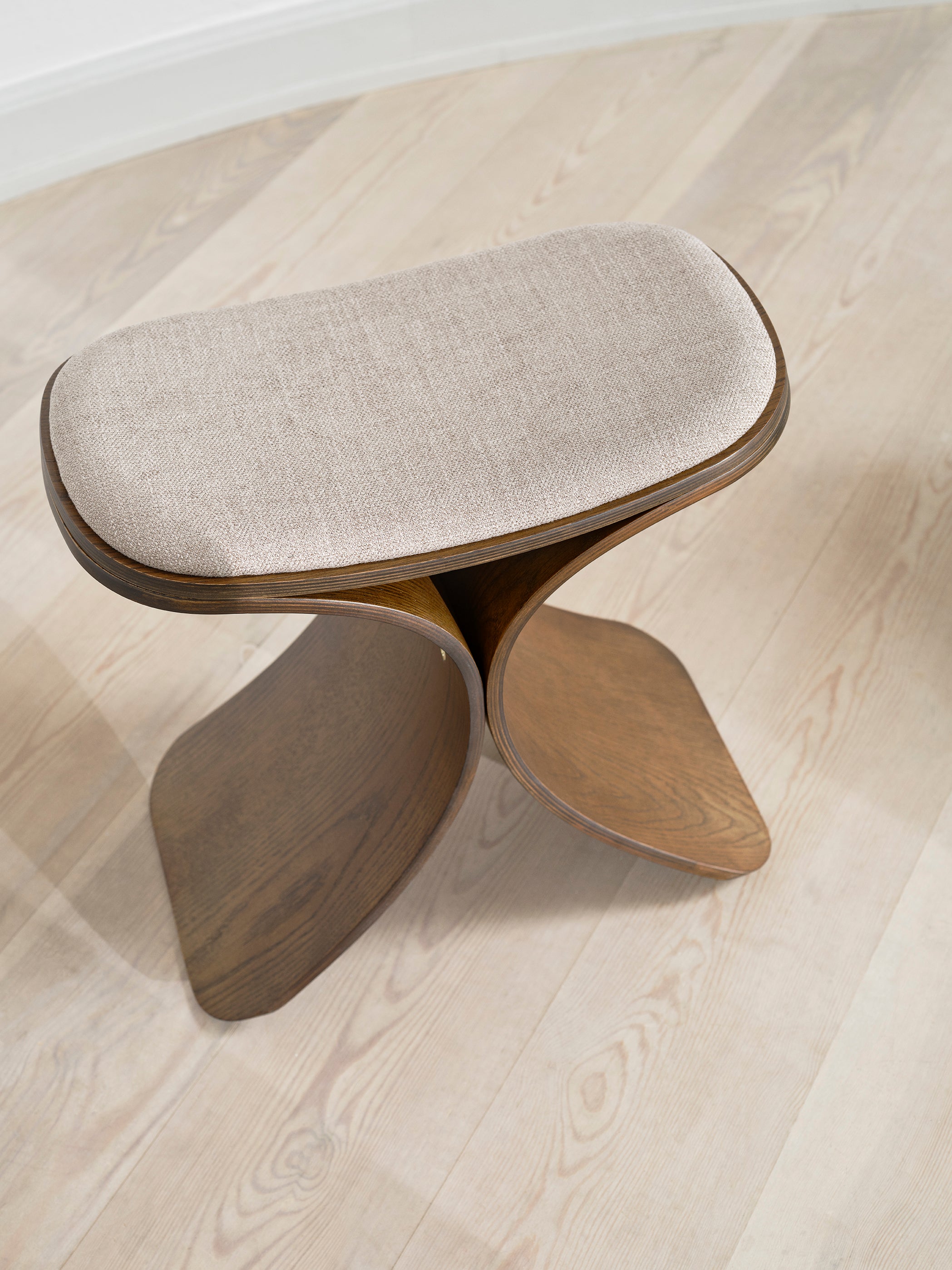 Luno stool dark oak/ dark beige textile