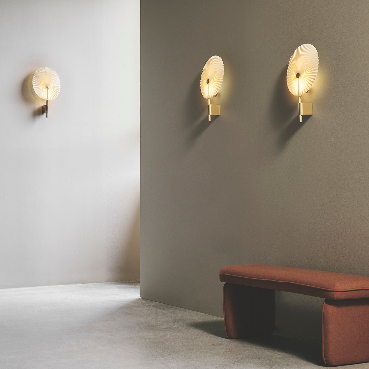 Liris wall lamp brass