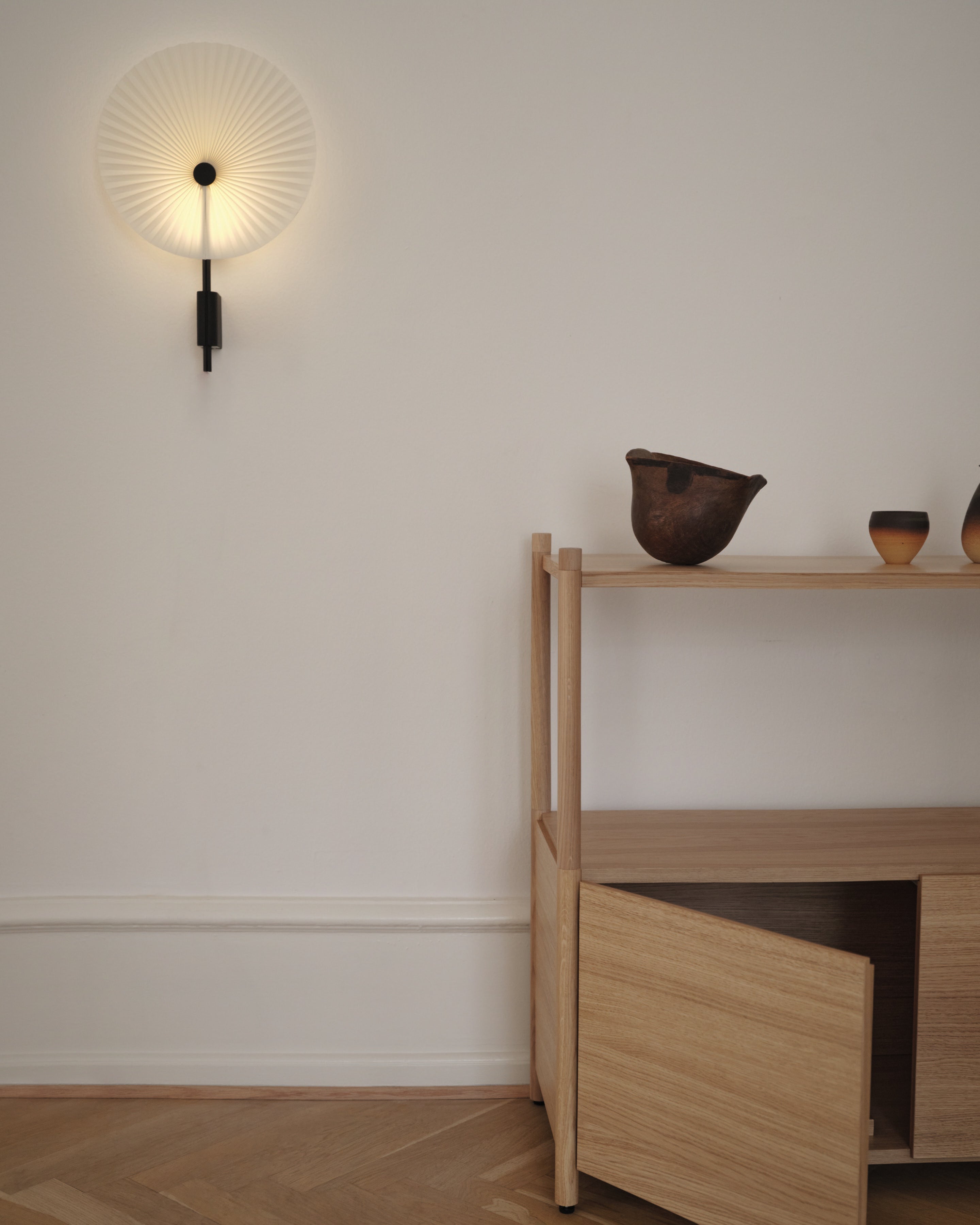 Liris wall lamp black