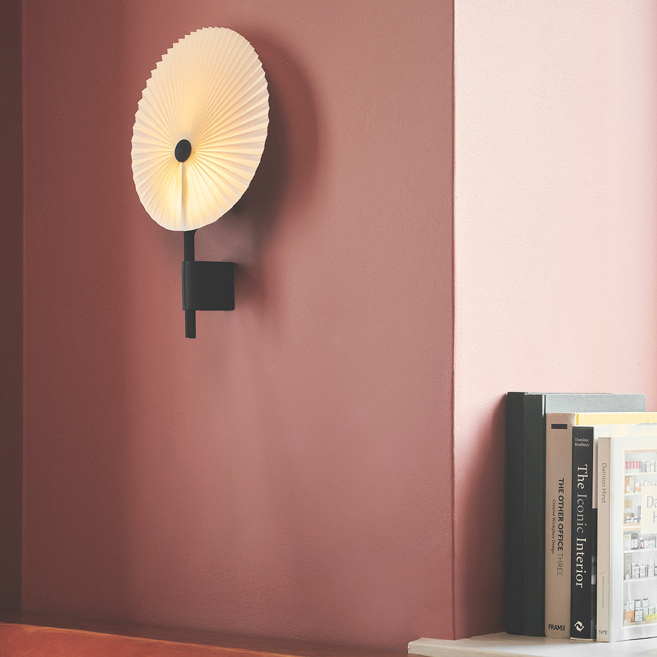 Liris wall lamp black